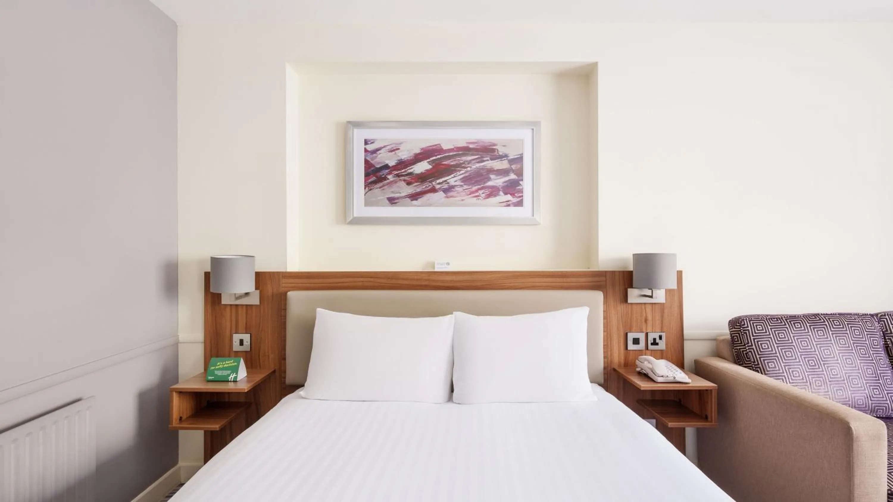 Photo of the whole room, Bed in Holiday Inn Derby/Nottingham by IHG