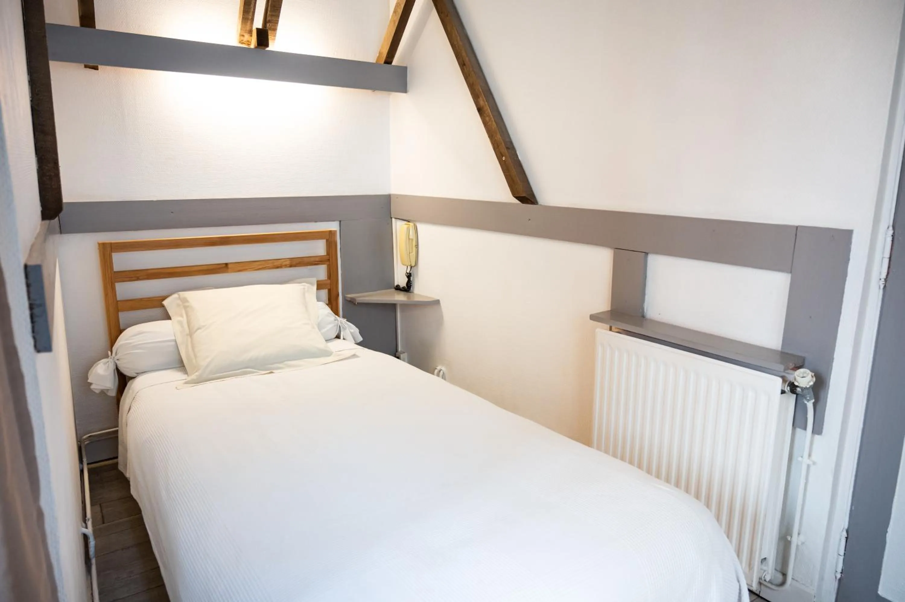 Bed in Le palais, hôtel - restaurant