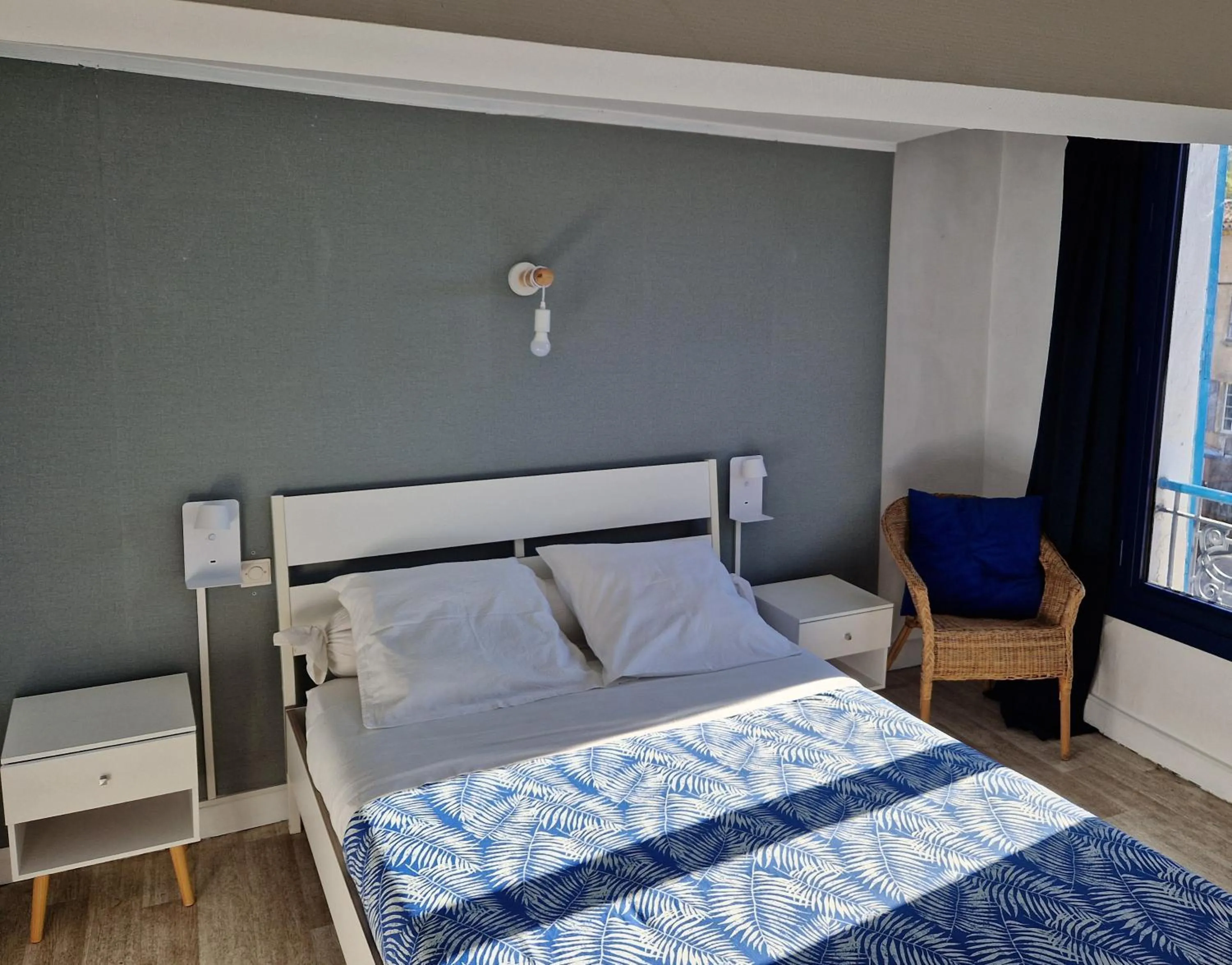 Bed in Le palais, hôtel - restaurant