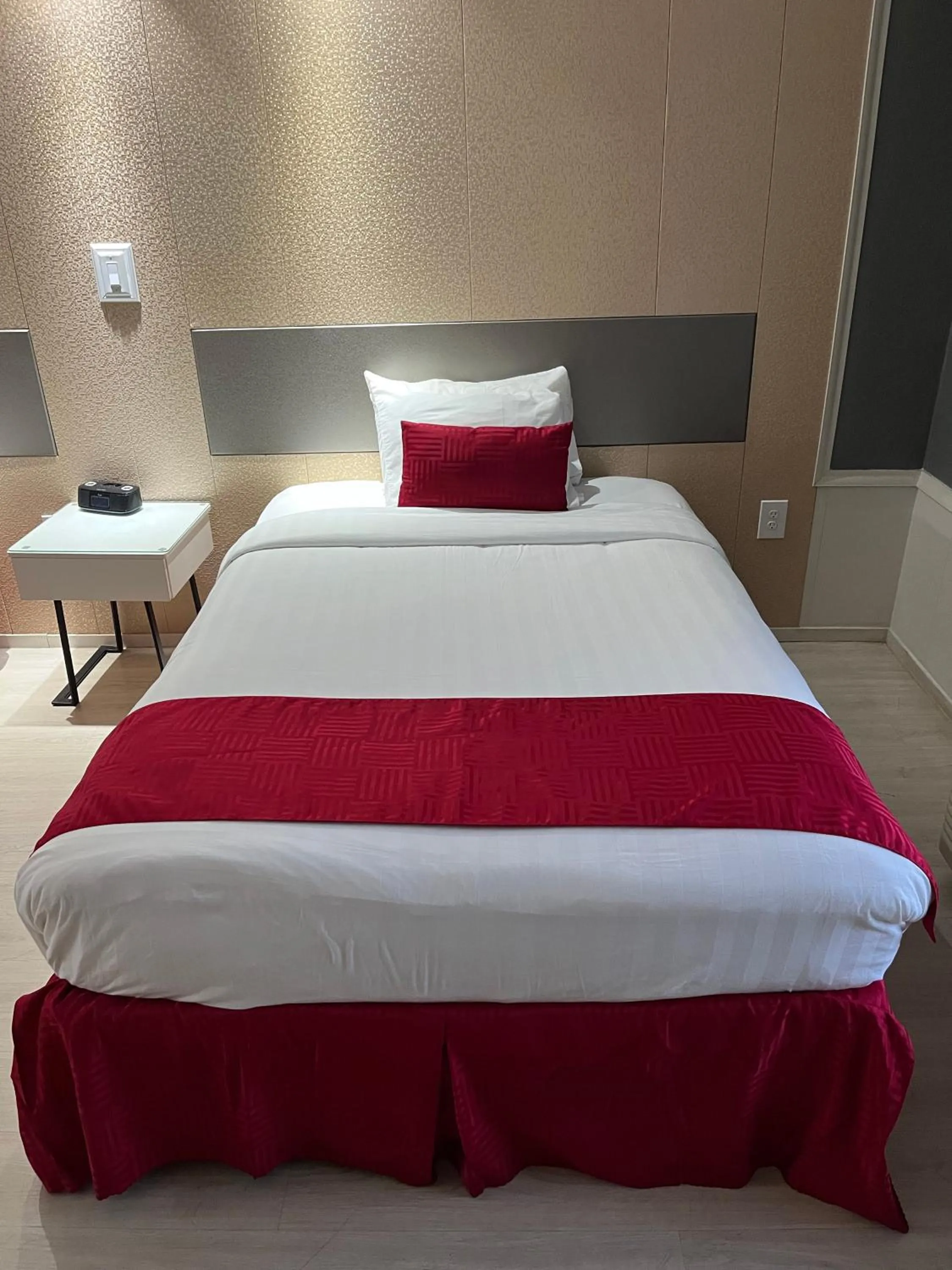 Bed in Travelodge by Wyndham Orlando at Heart of International Drive