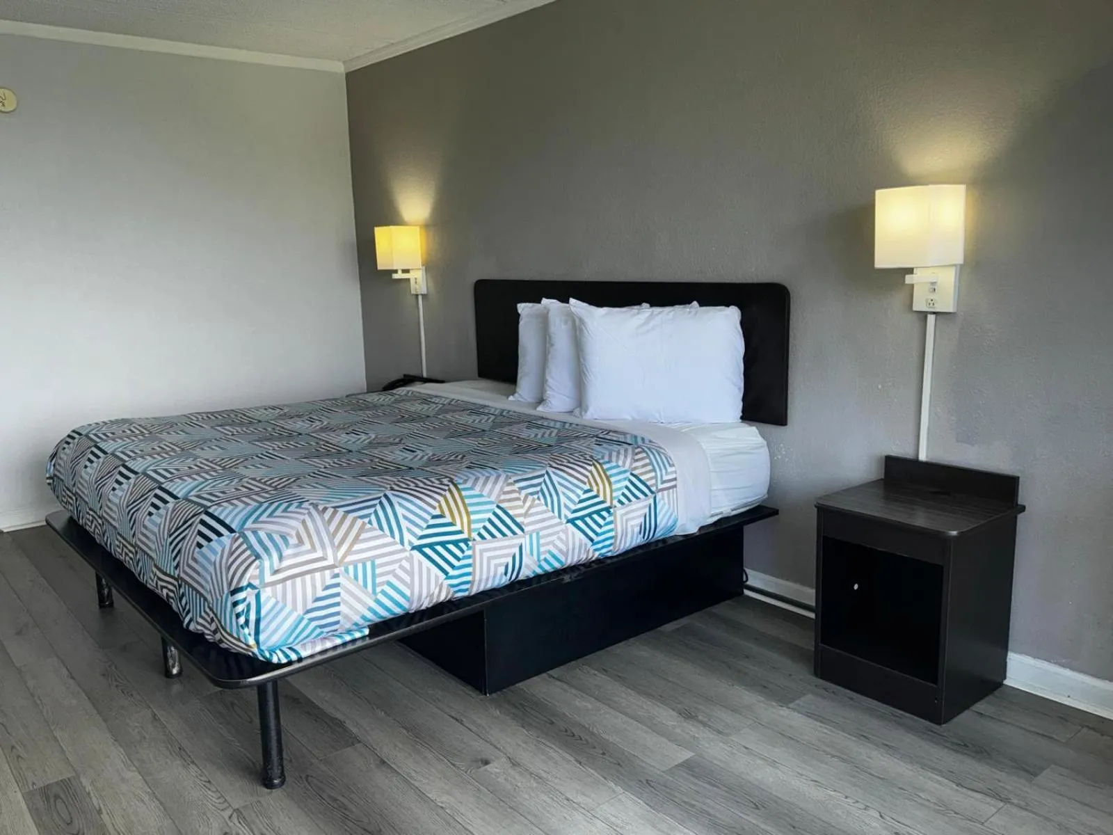 Bed in Motel 6-Tifton, GA