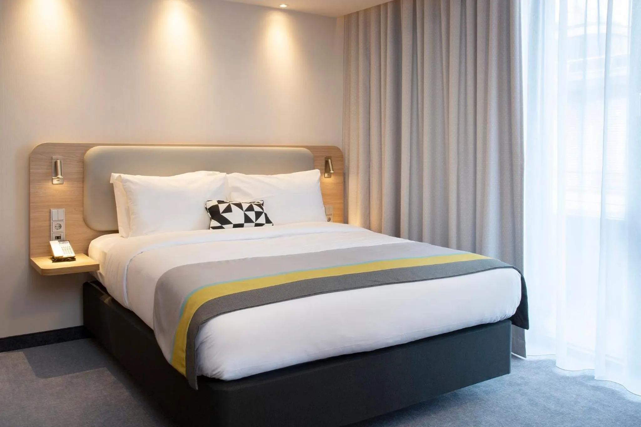 Photo of the whole room, Bed in Holiday Inn Express Stuttgart-Waiblingen by IHG