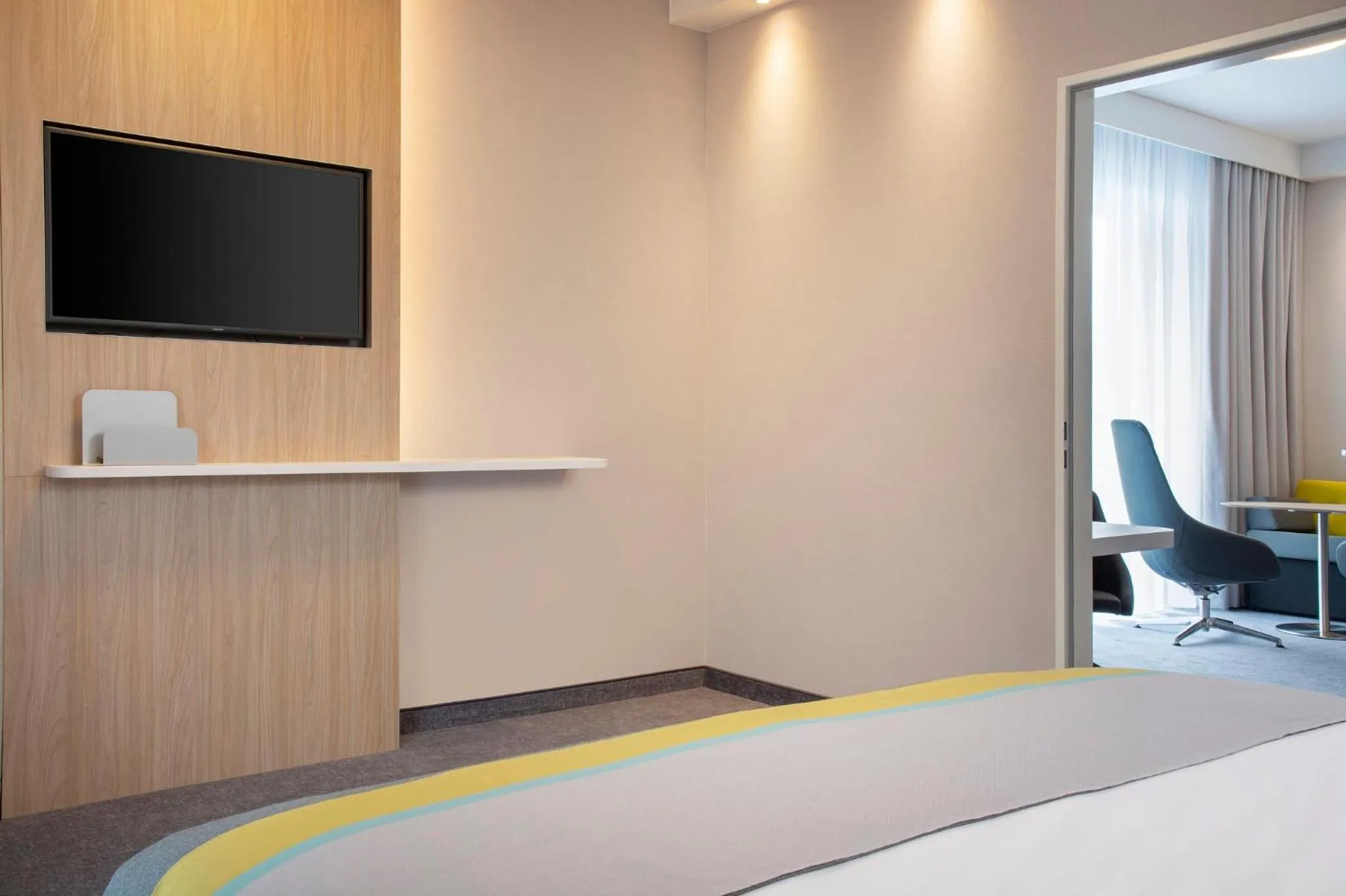 Photo of the whole room, Bed in Holiday Inn Express Stuttgart-Waiblingen by IHG