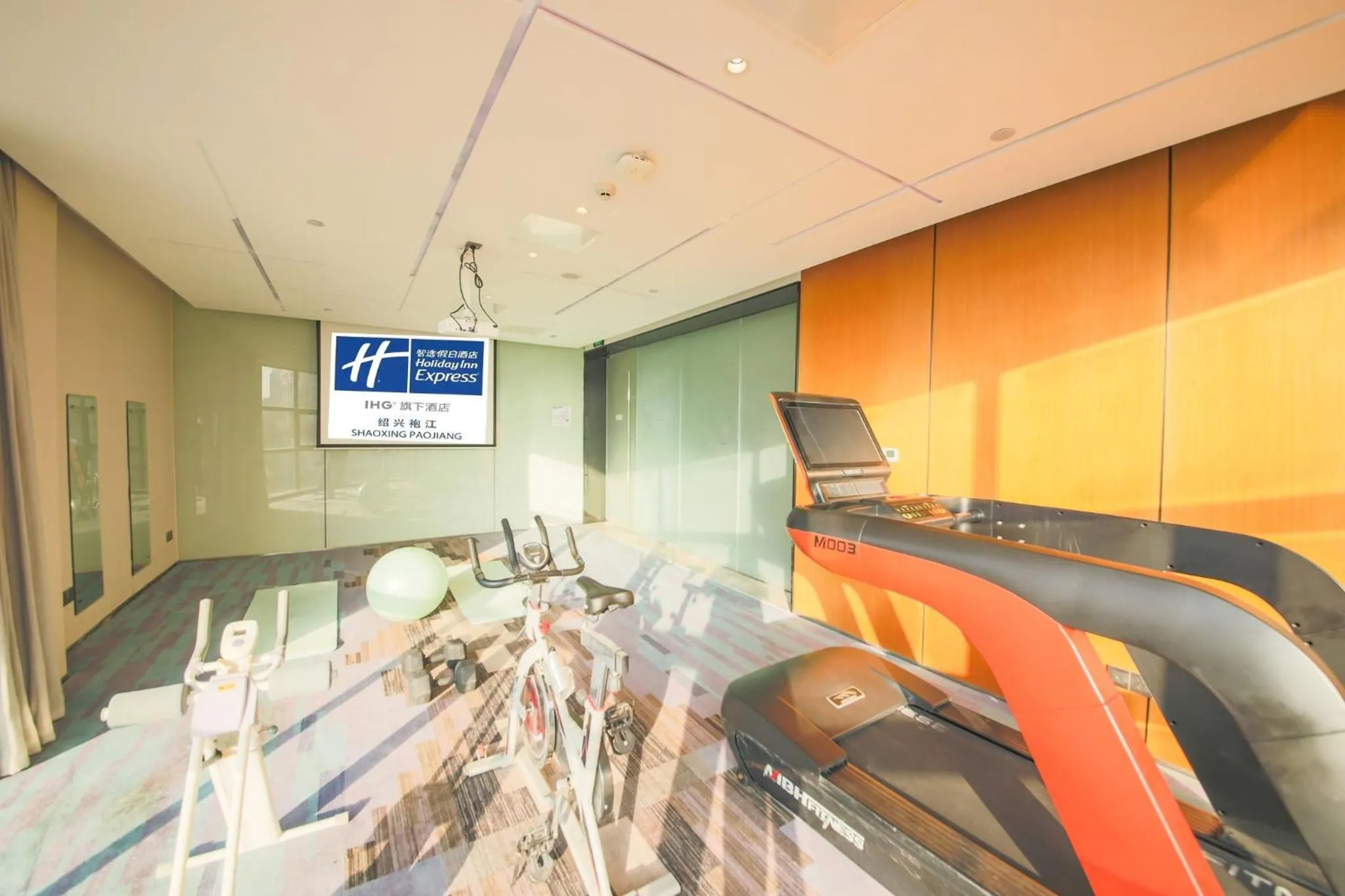 Spa and wellness centre/facilities in Holiday Inn Express - Shaoxing Paojiang, an IHG Hotel