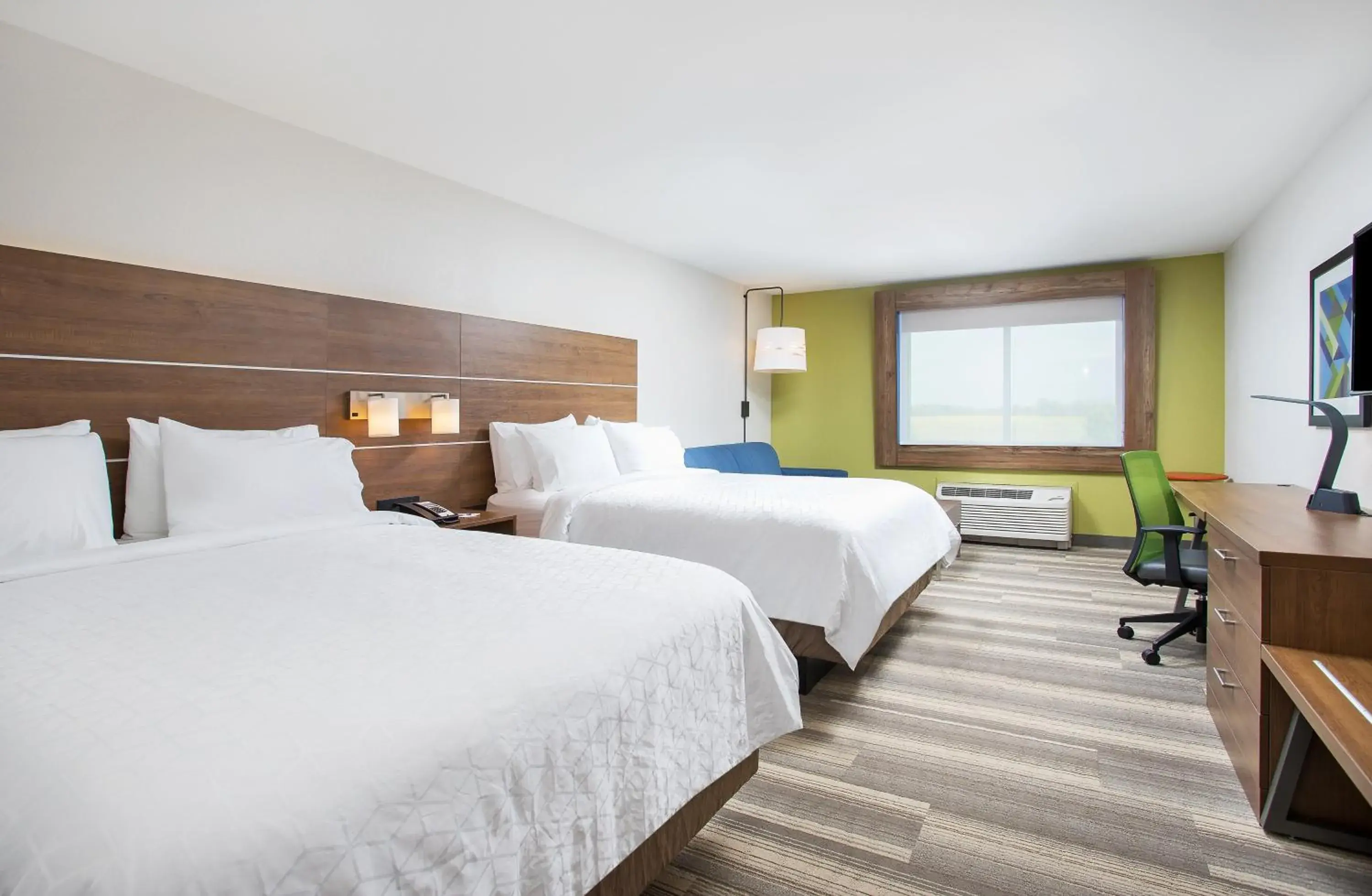 Queen Room with Two Queen Beds - Mobility Access Tub/Non-Smoking in Holiday Inn Express & Suites - Lexington W - Versailles by IHG Queen Room with Two Queen Beds - Mobility Access Tub/Non-Smoking in Holiday Inn Express & Suites - Lexington W - Versailles by IHG