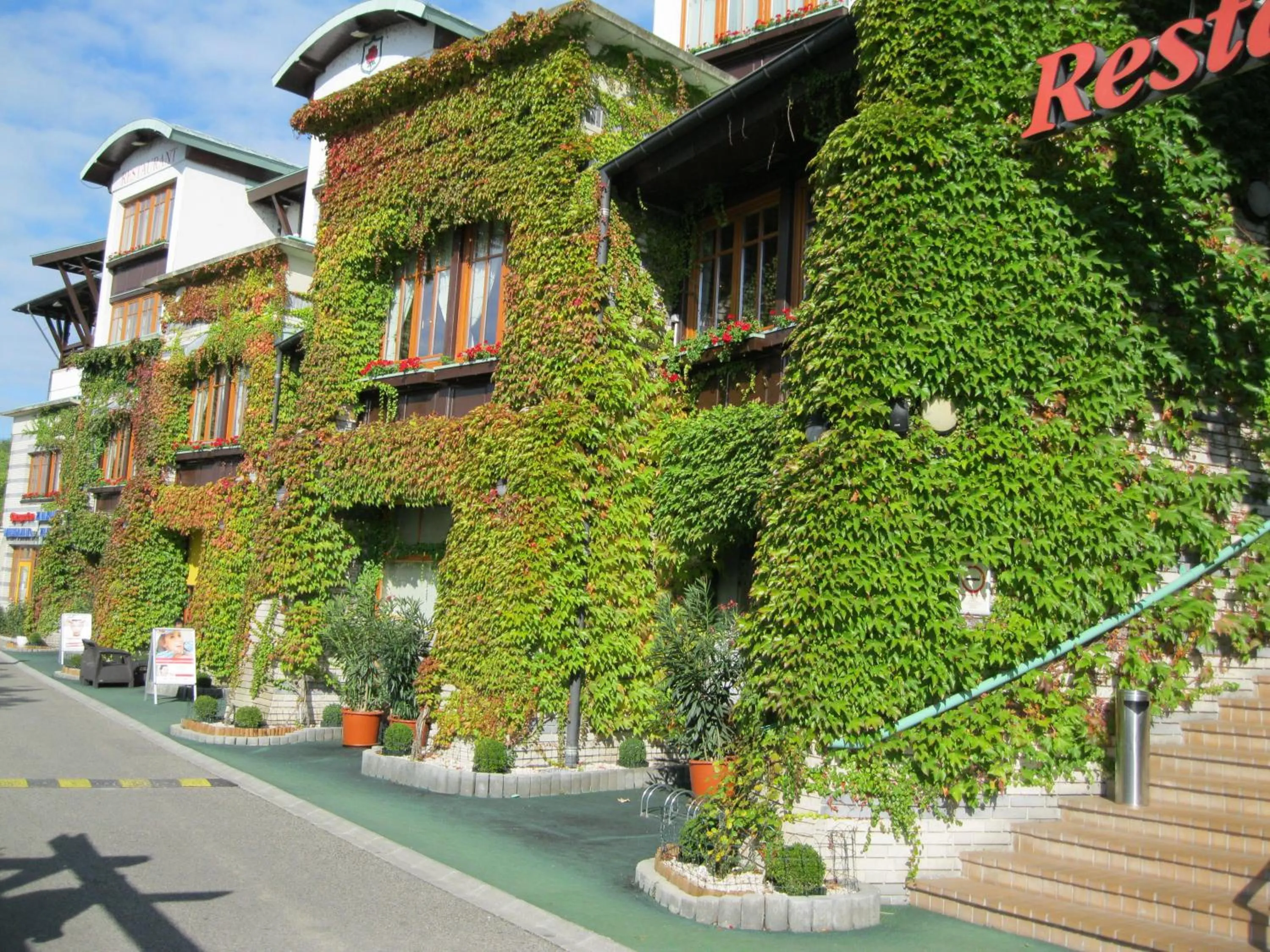Facade/entrance in Rosengarten Hotel & Restaurant