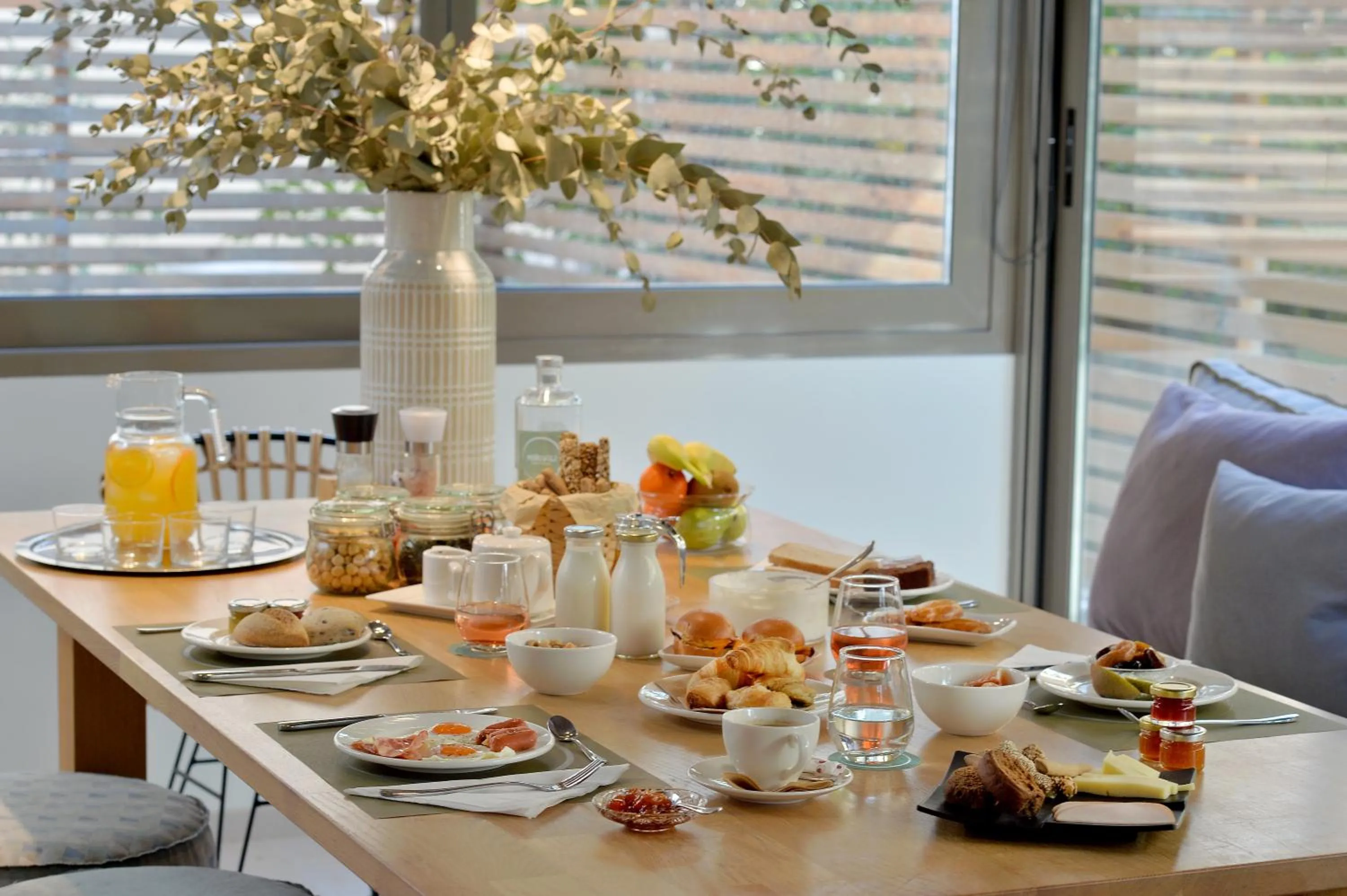 Breakfast in MIRIVILI hospitality & wellness