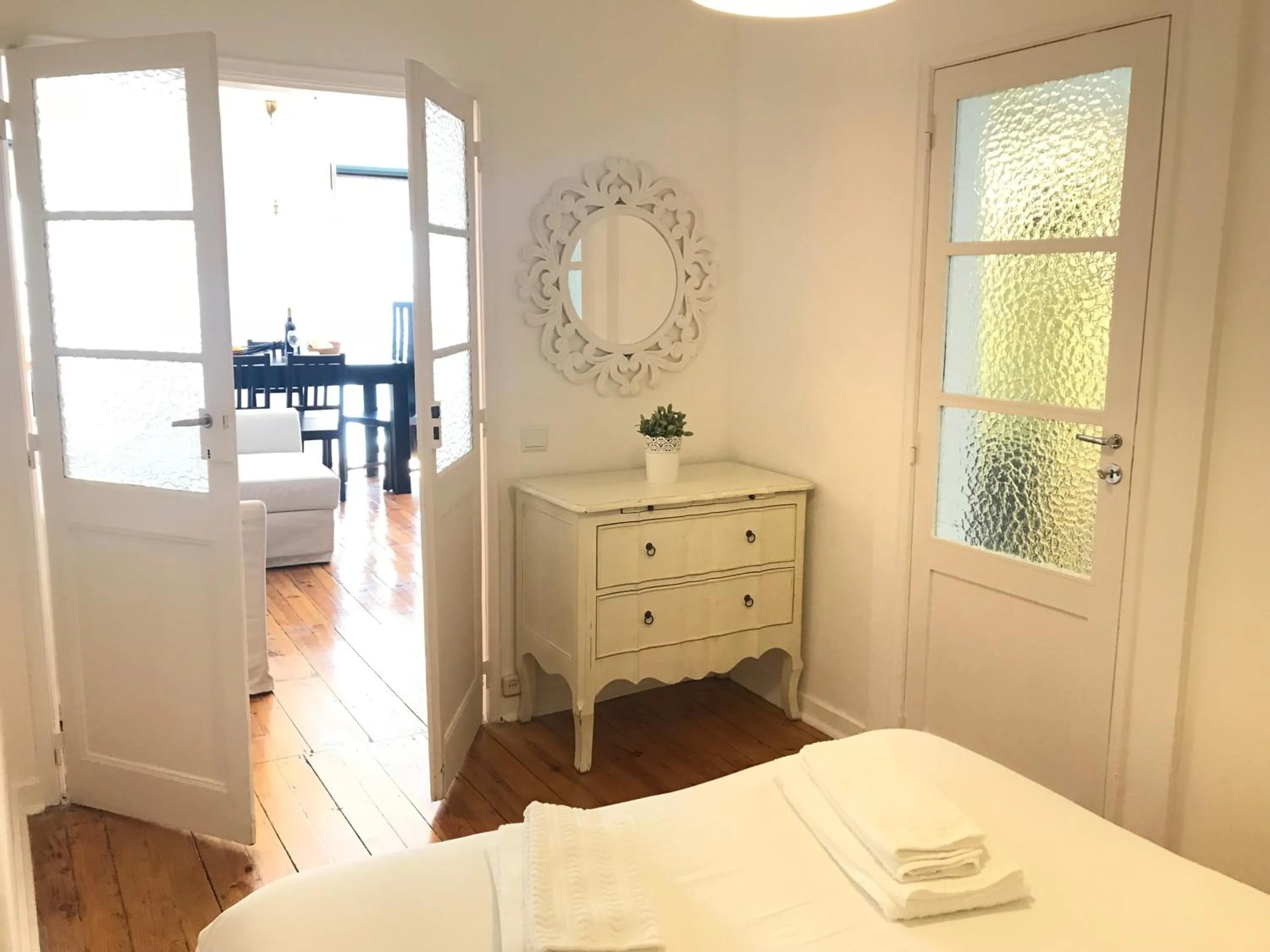 Photo of the whole room, Bed in SantoSweethome 2