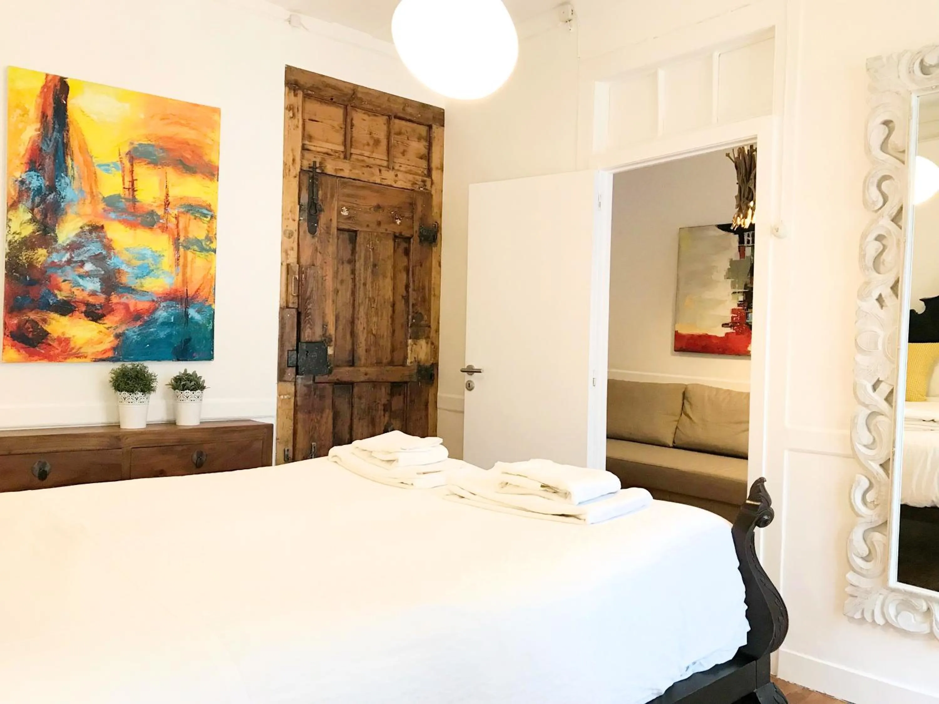 Photo of the whole room, Bed in SantoSweethome 2