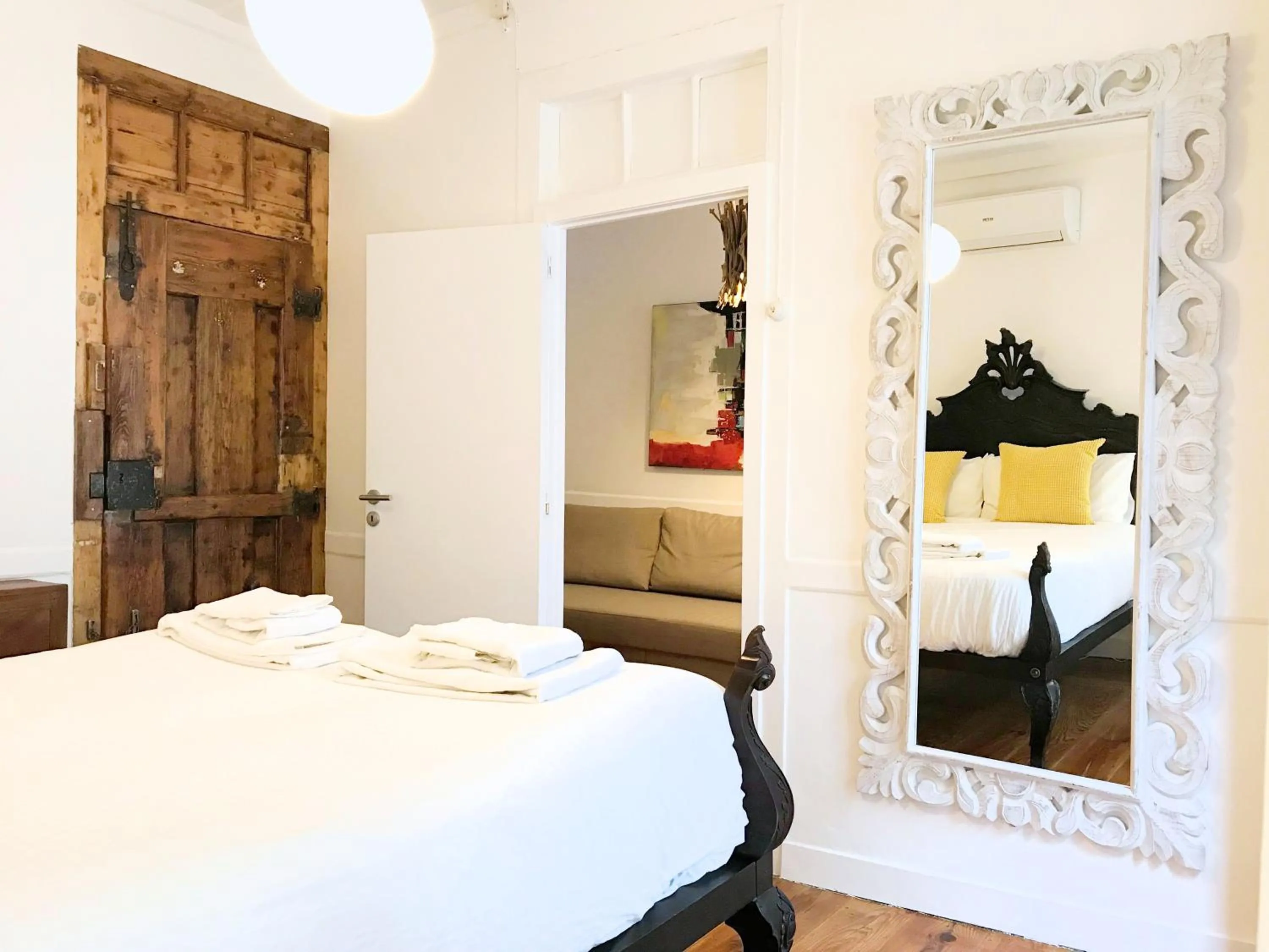 Decorative detail, Bed in SantoSweethome 2