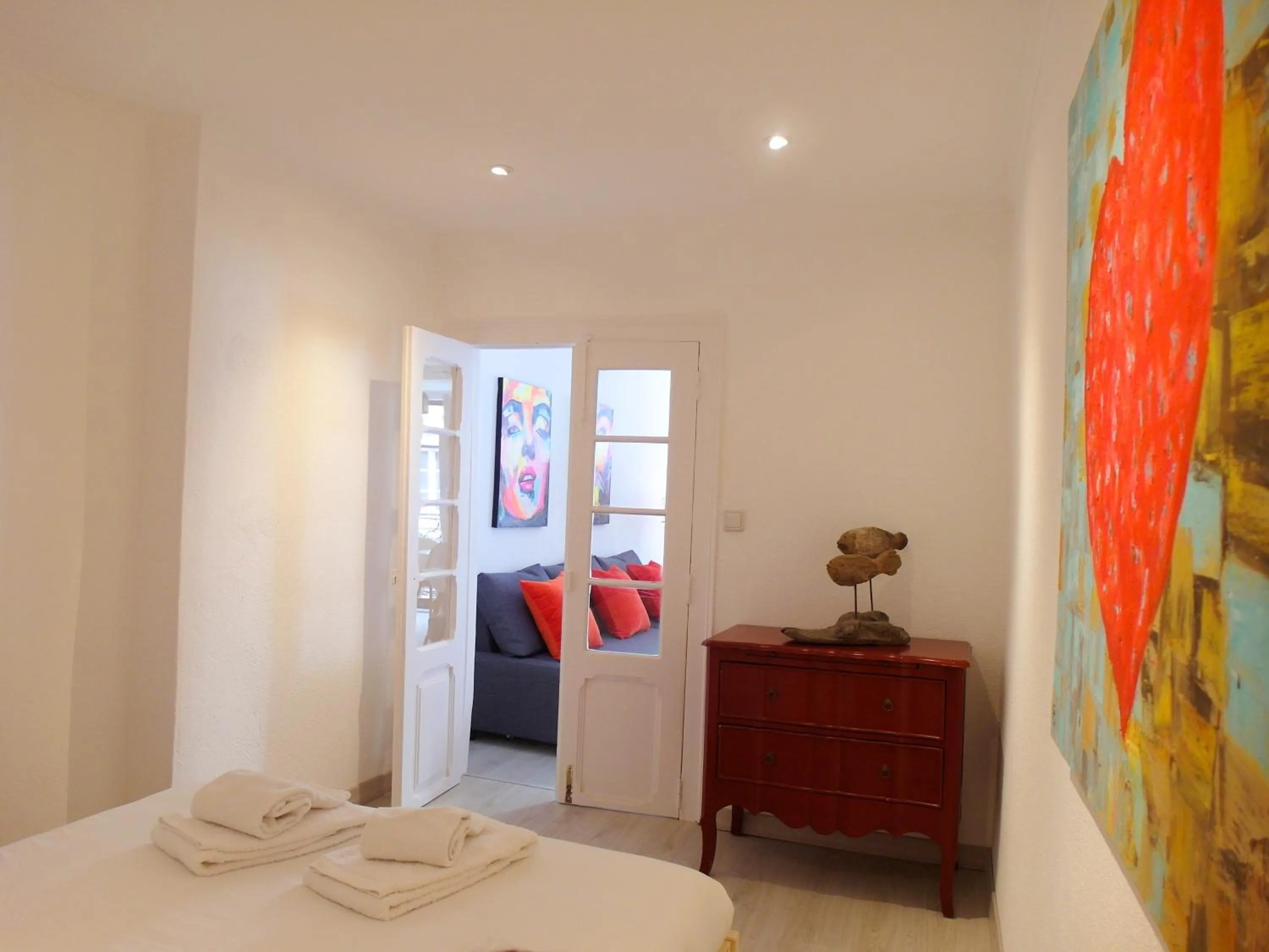 Photo of the whole room, Bed in SantoSweethome 2