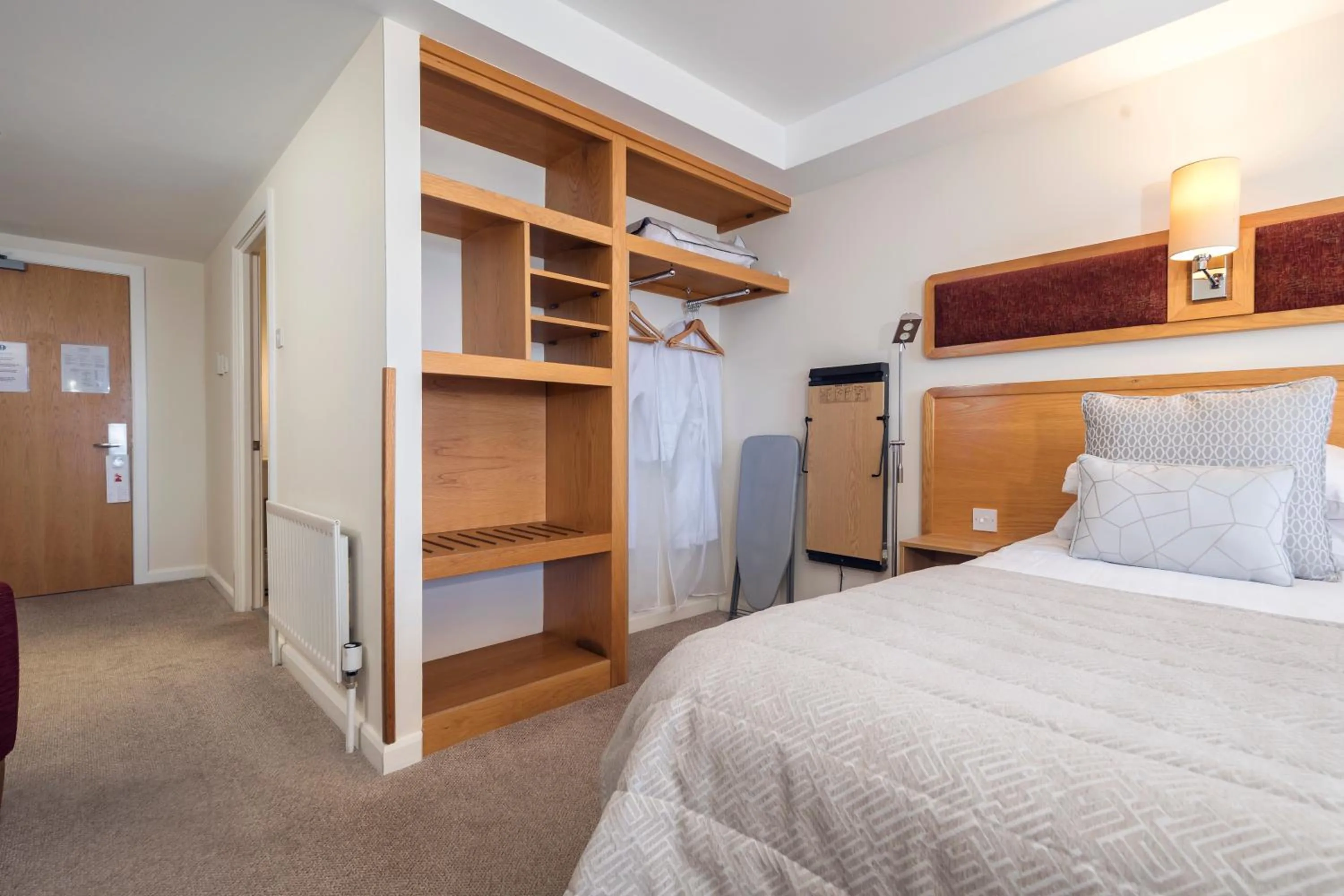 Bedroom, Bed in Bayview Hotel