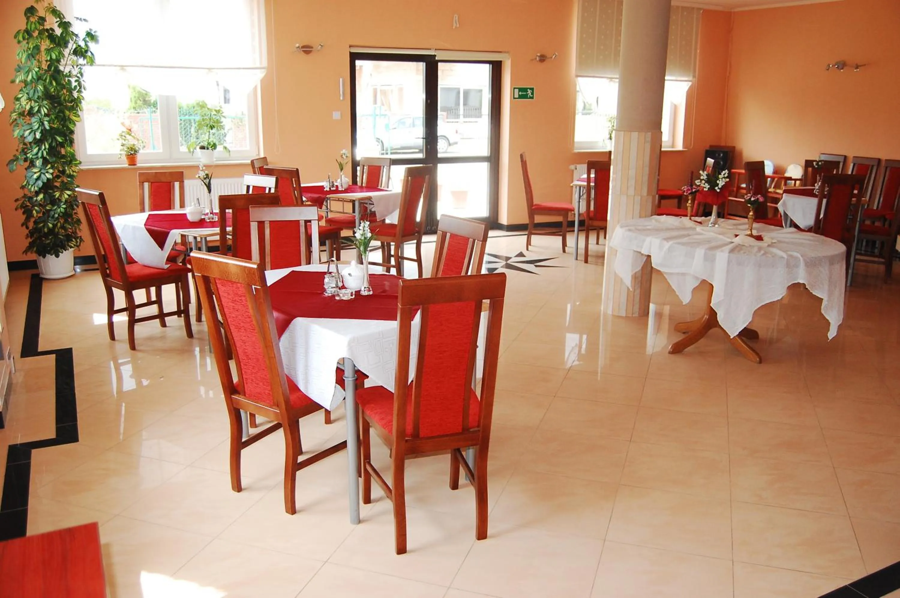 Restaurant/places to eat in Pensjonat KoGa