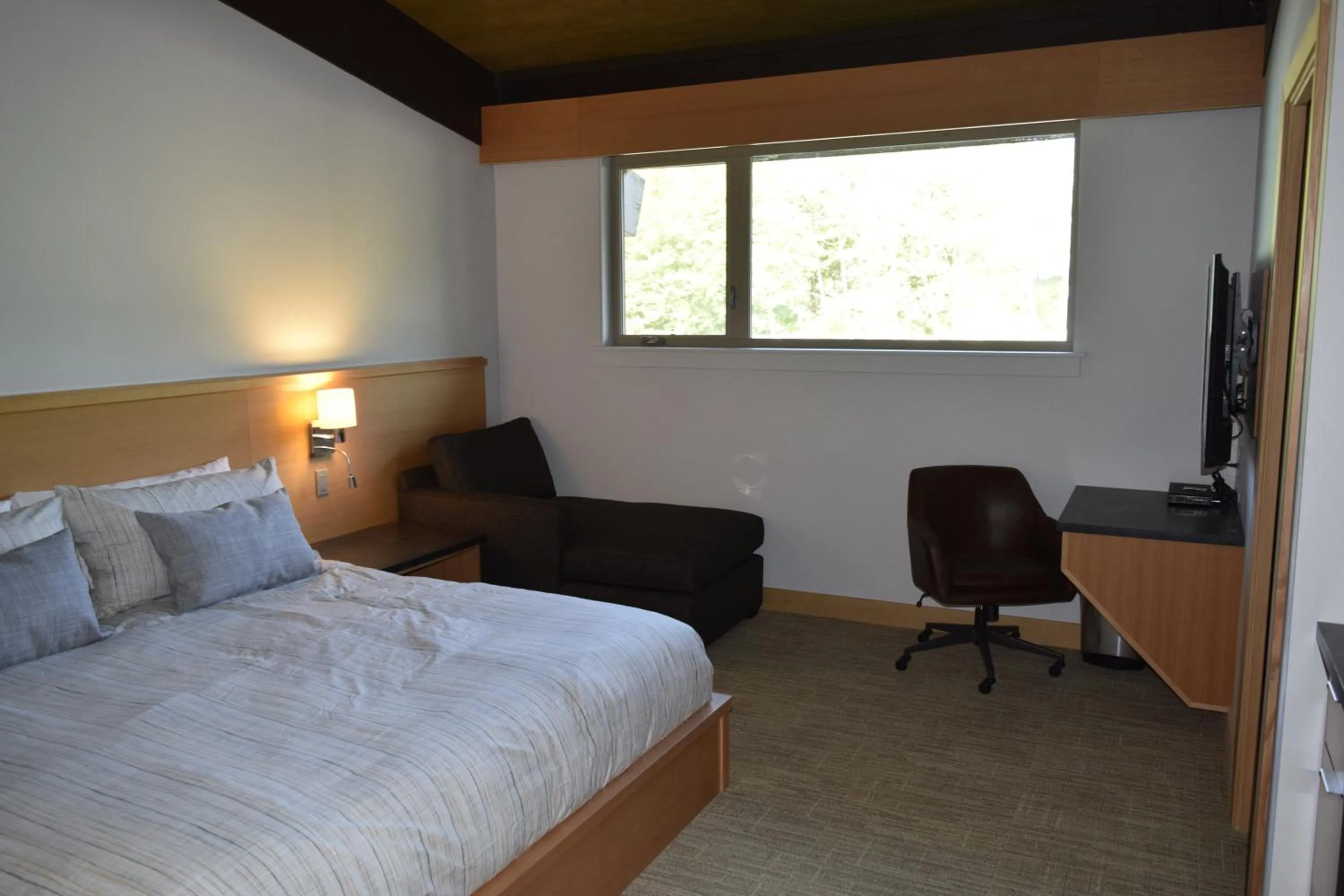 Bed in Harbour House Hotel