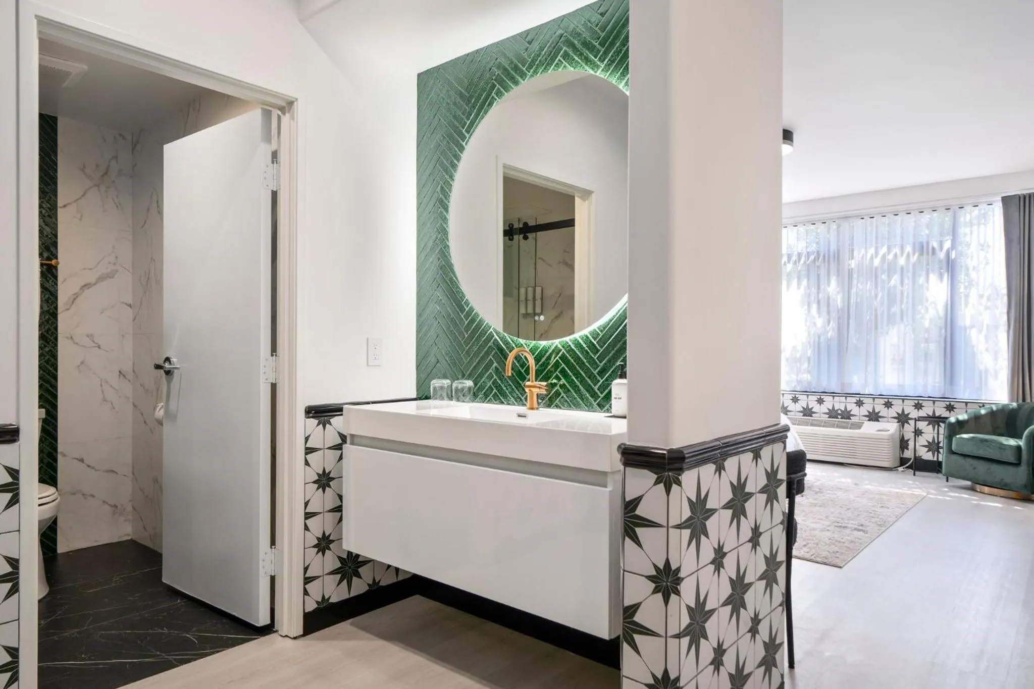 Bathroom in Casablanca Inn