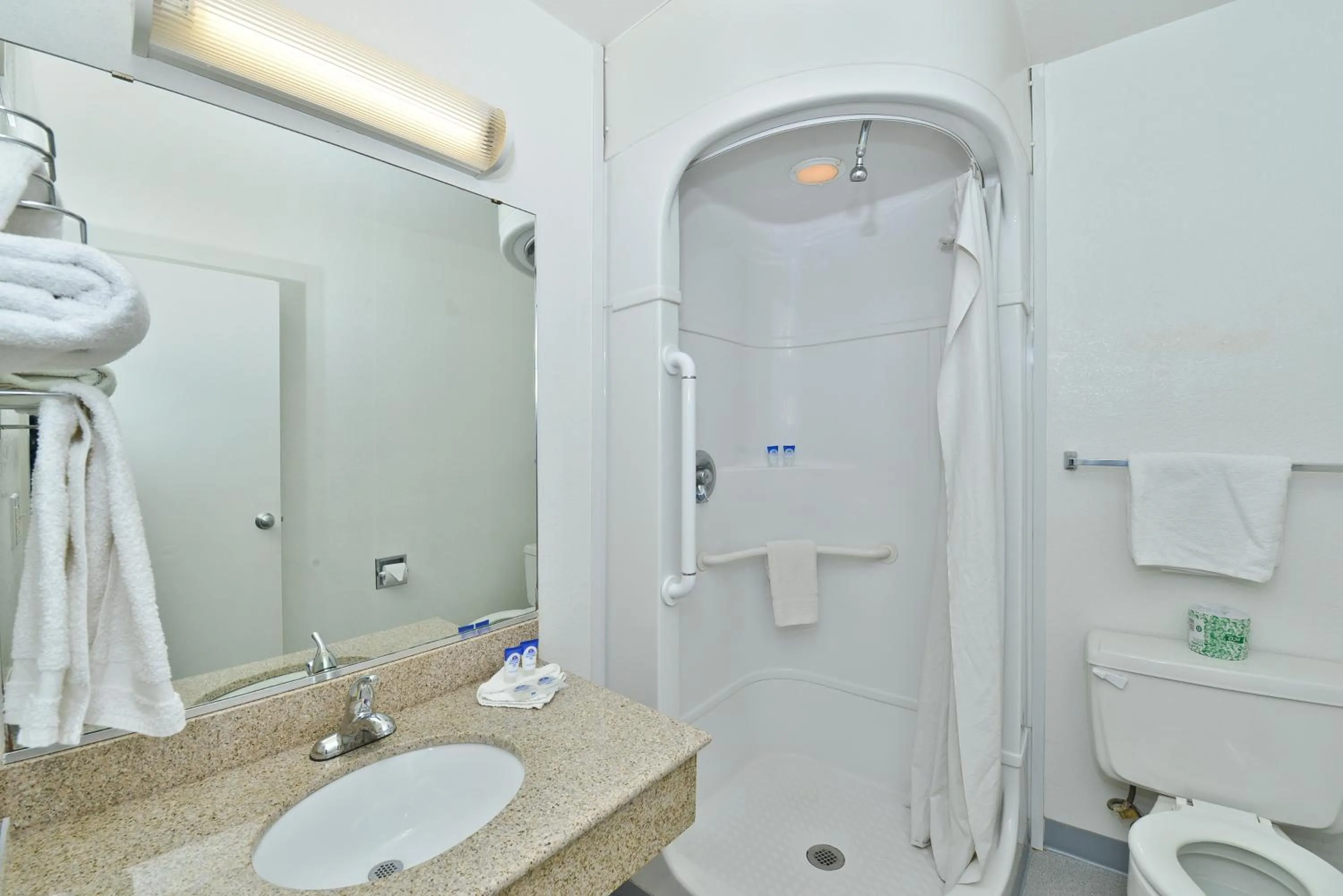 Shower in Americas Best Value Inn Amarillo Airport/Grand Street