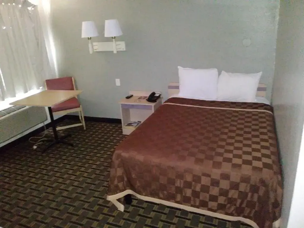 Deluxe Queen Room with Kitchenette - Smoking in Americas Best Value Inn Amarillo Airport/Grand Street Deluxe Queen Room with Kitchenette - Smoking in Americas Best Value Inn Amarillo Airport/Grand Street