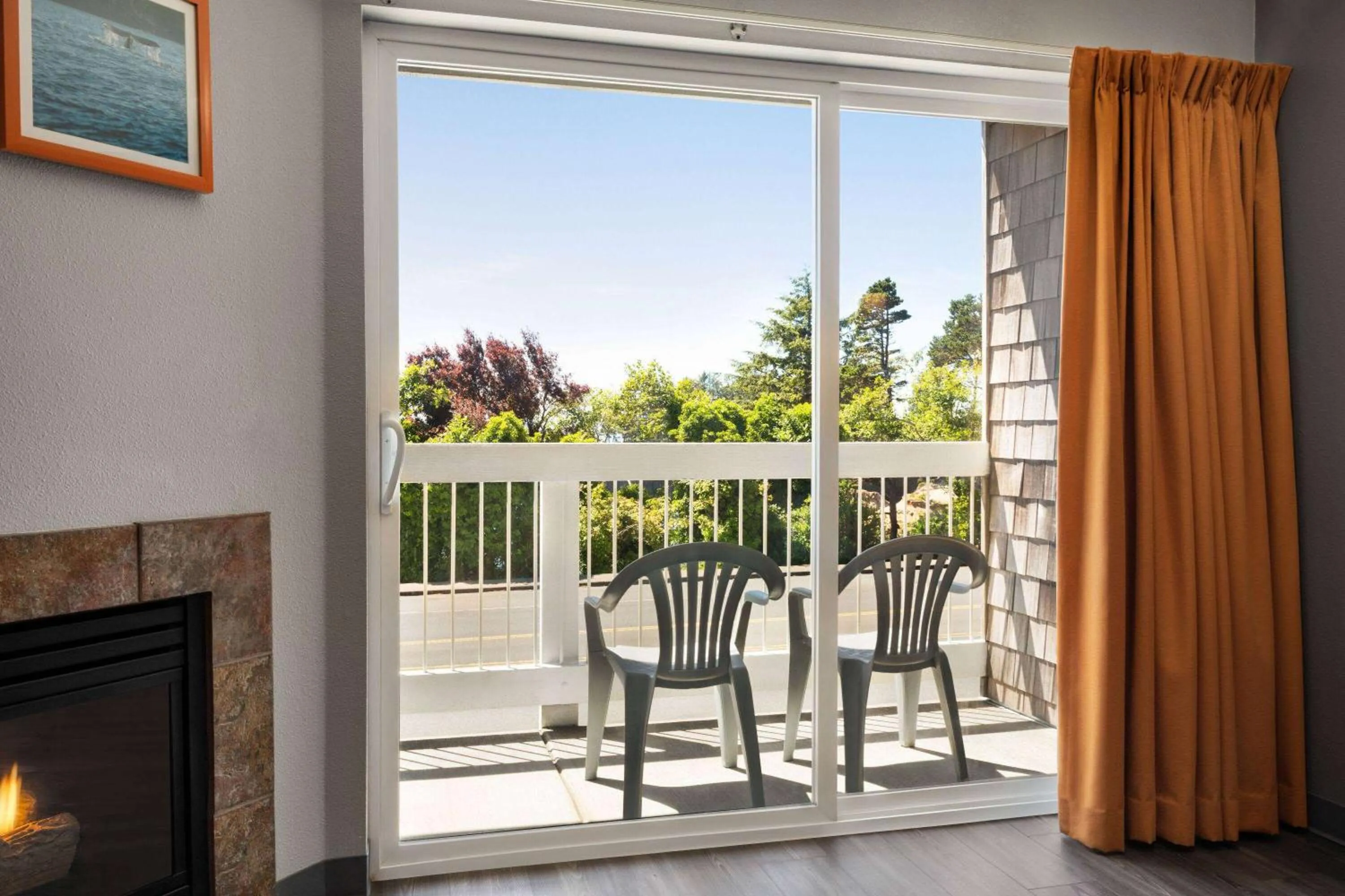 Photo of the whole room in Travelodge by Wyndham Depoe Bay