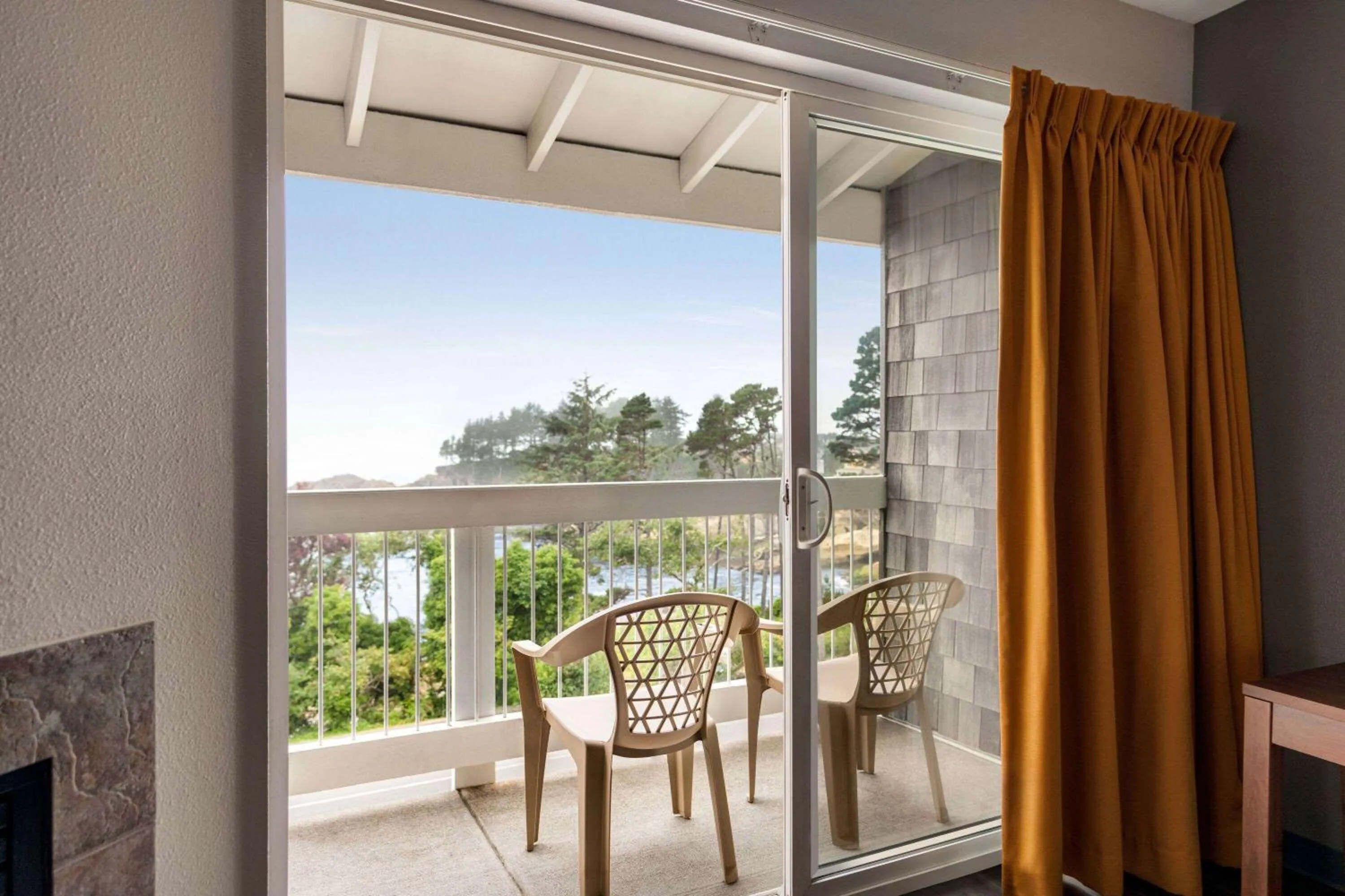 Photo of the whole room in Travelodge by Wyndham Depoe Bay