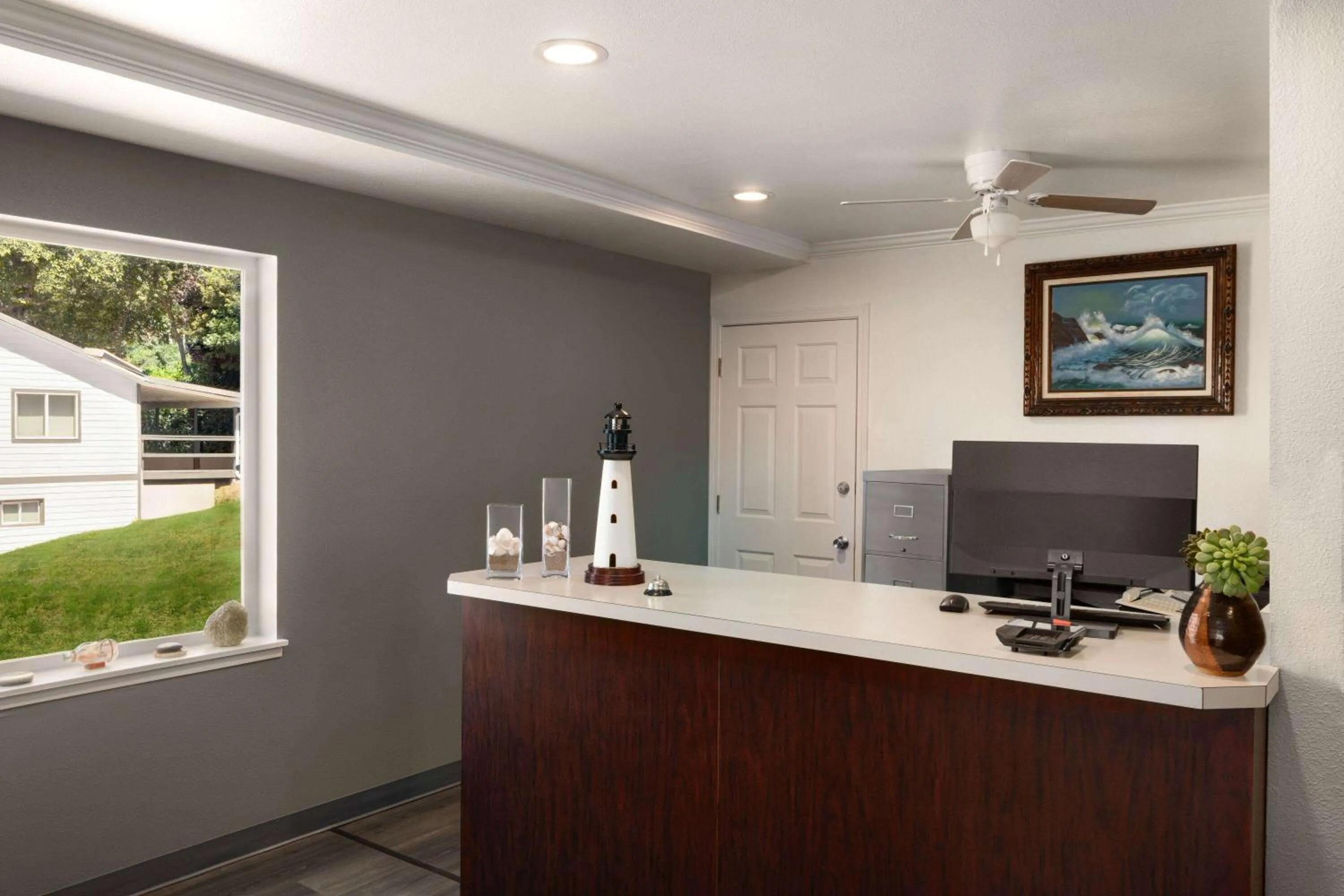 Lobby or reception in Travelodge by Wyndham Depoe Bay