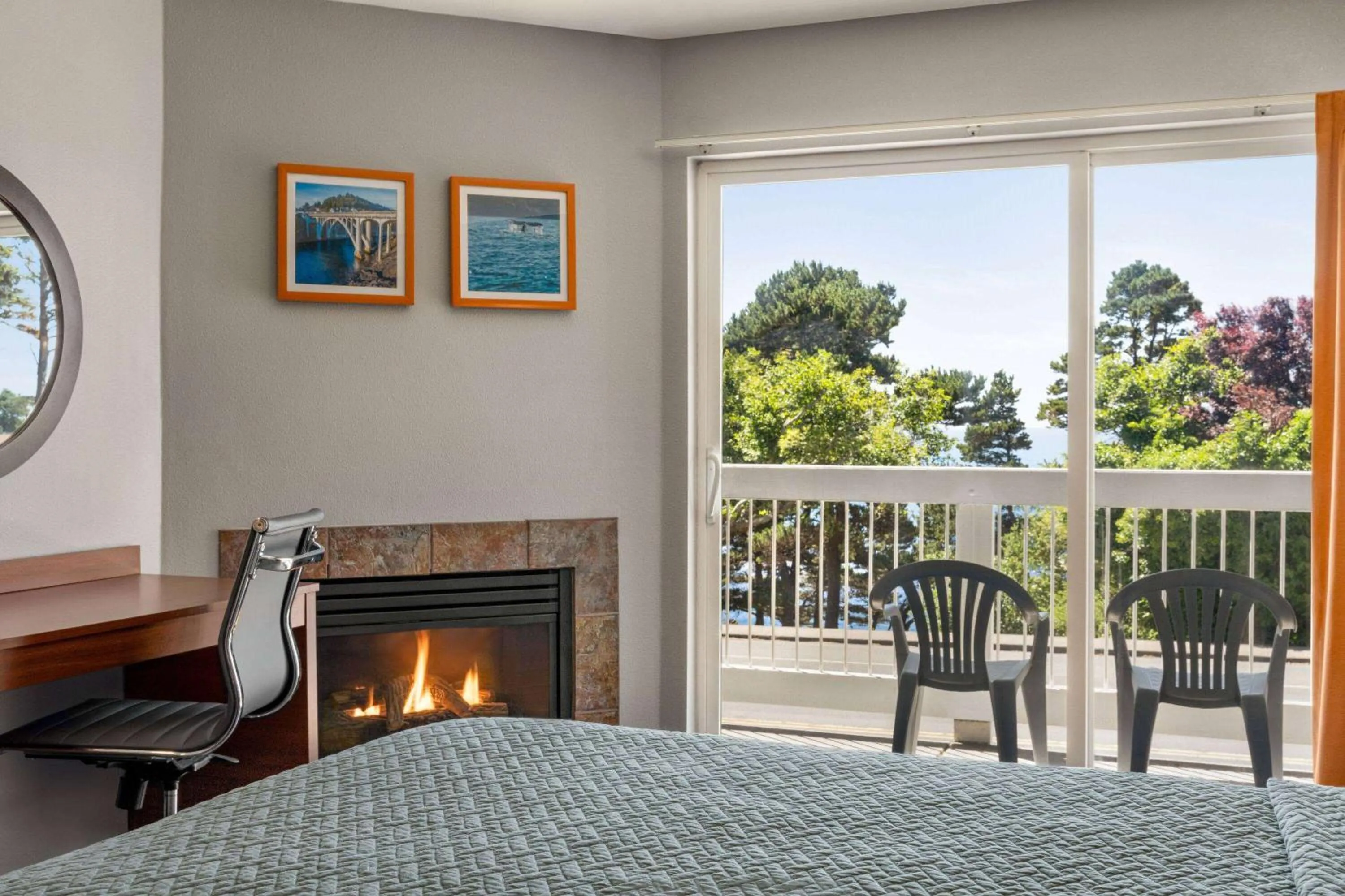 Photo of the whole room, Bed in Travelodge by Wyndham Depoe Bay