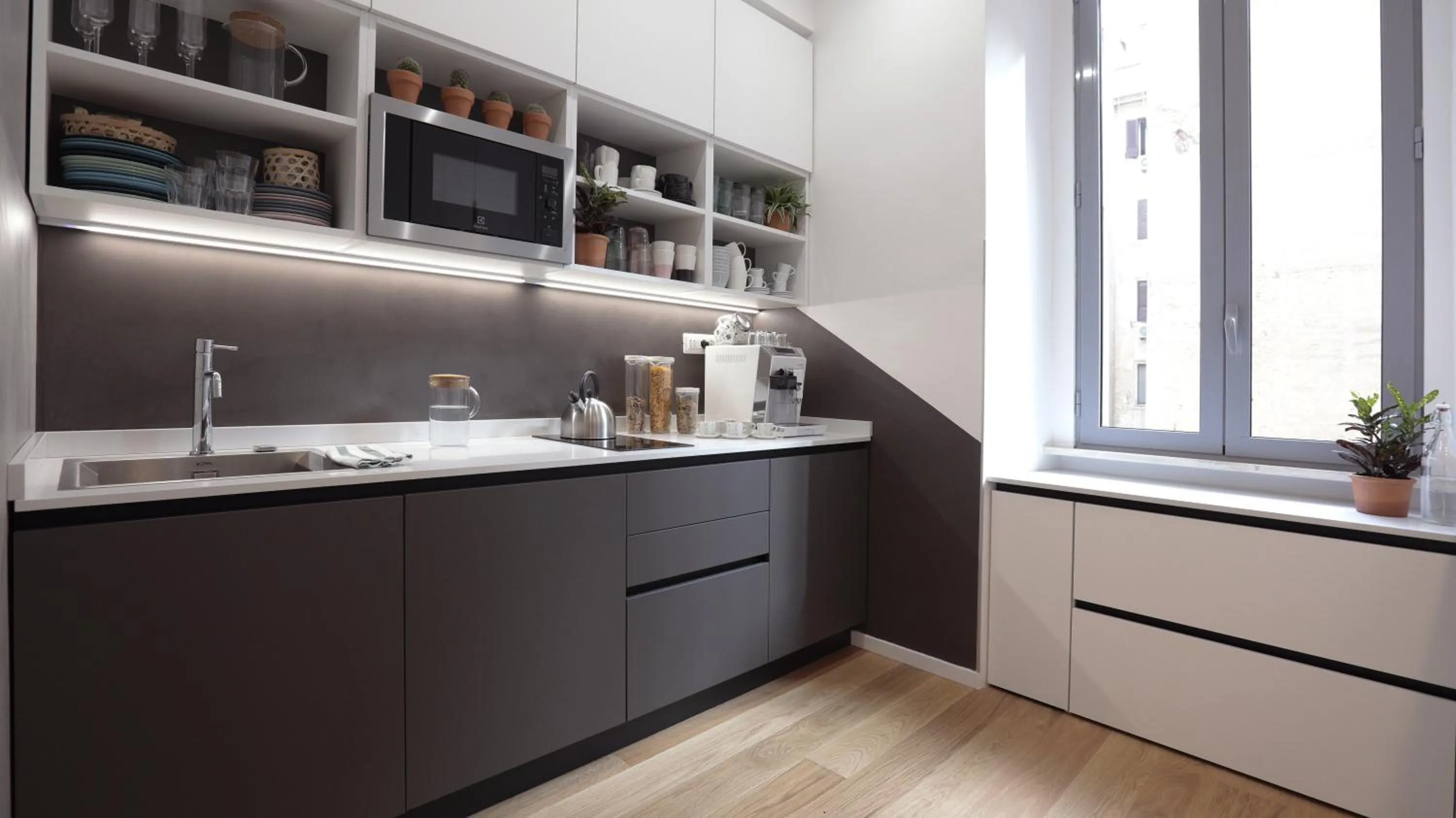 Coffee/tea facilities in Suite Inn Rome