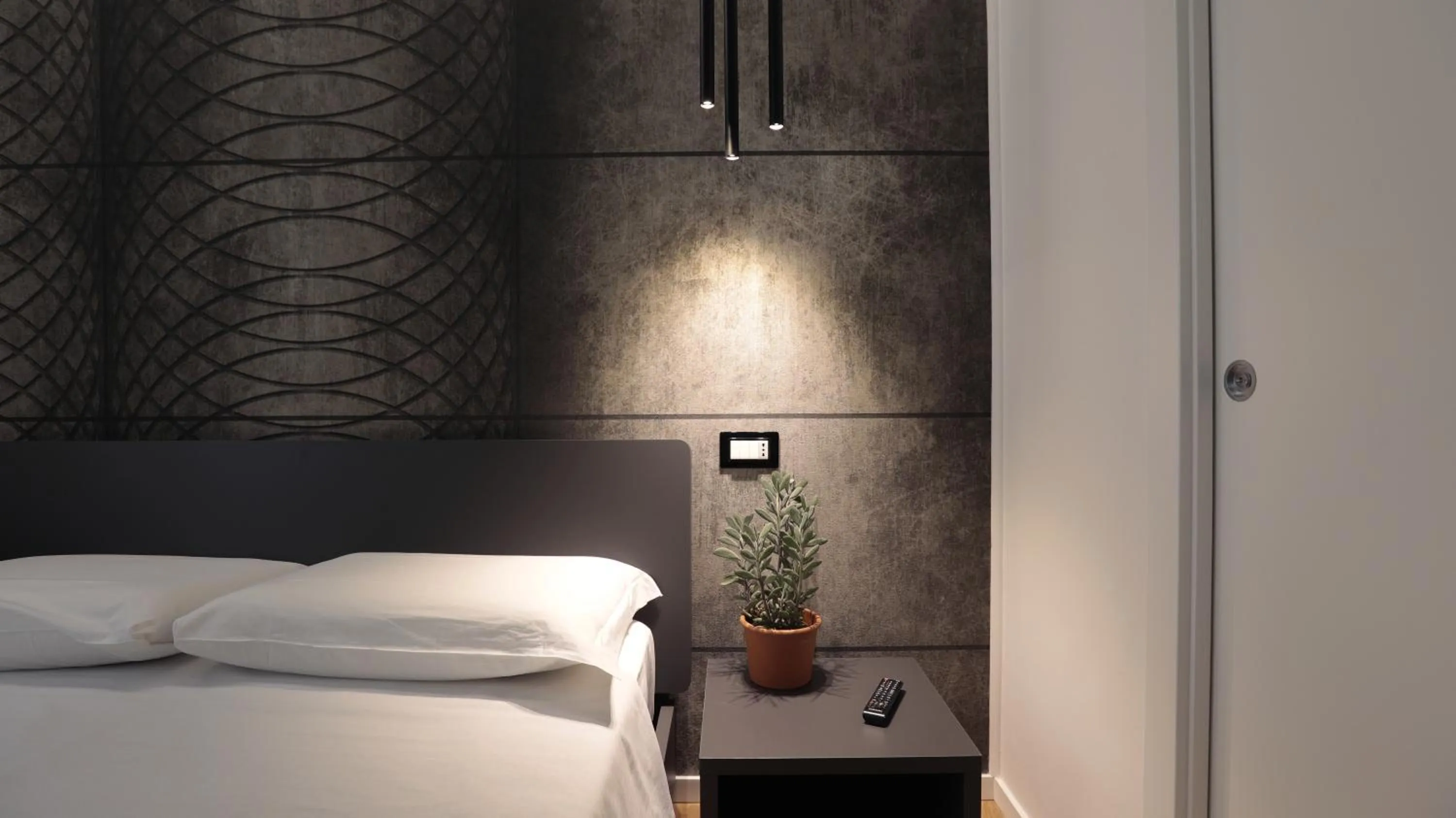 Bed in Suite Inn Rome