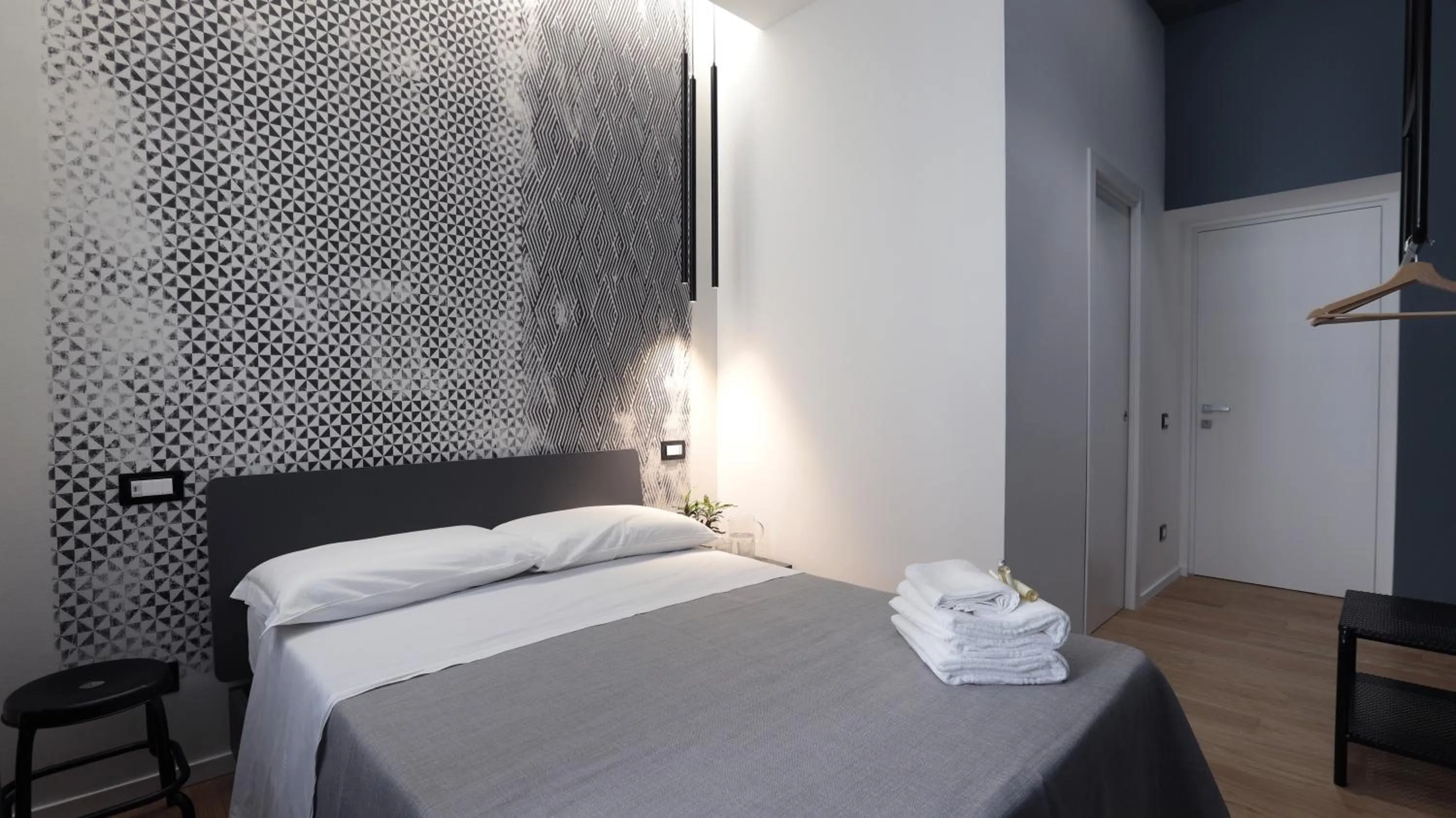 Bed in Suite Inn Rome