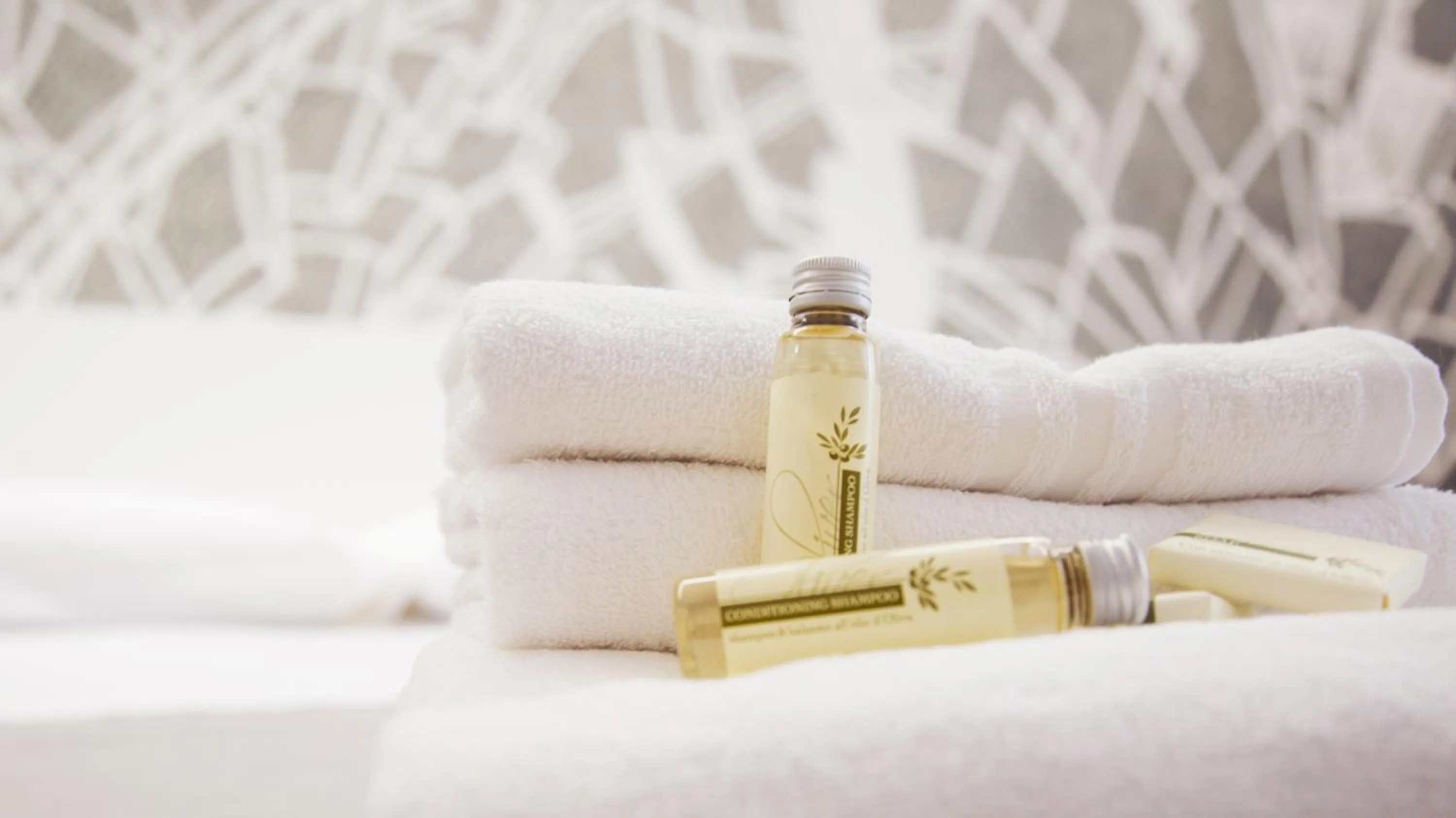 Bed in Suite Inn Rome