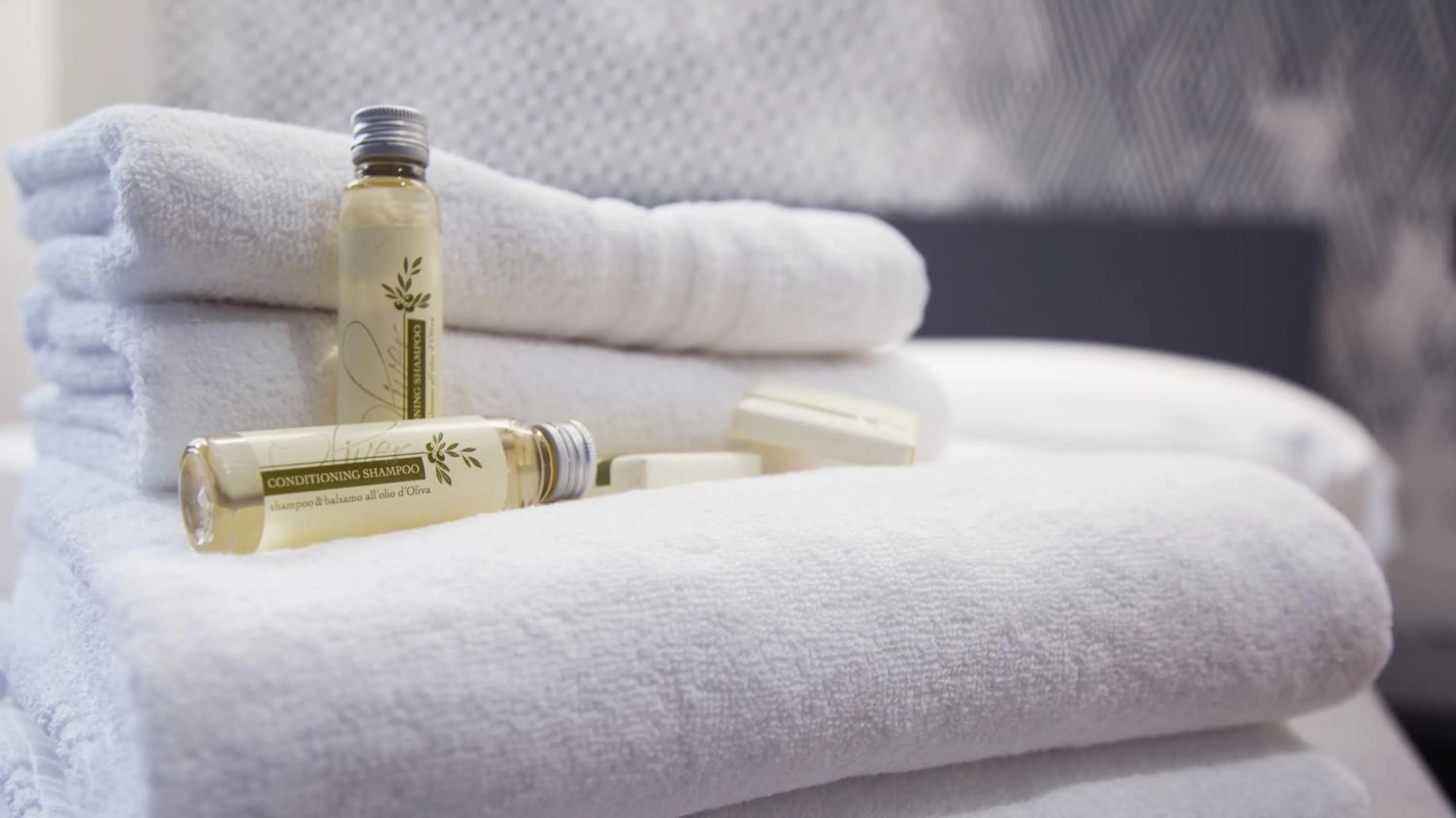 Bed in Suite Inn Rome