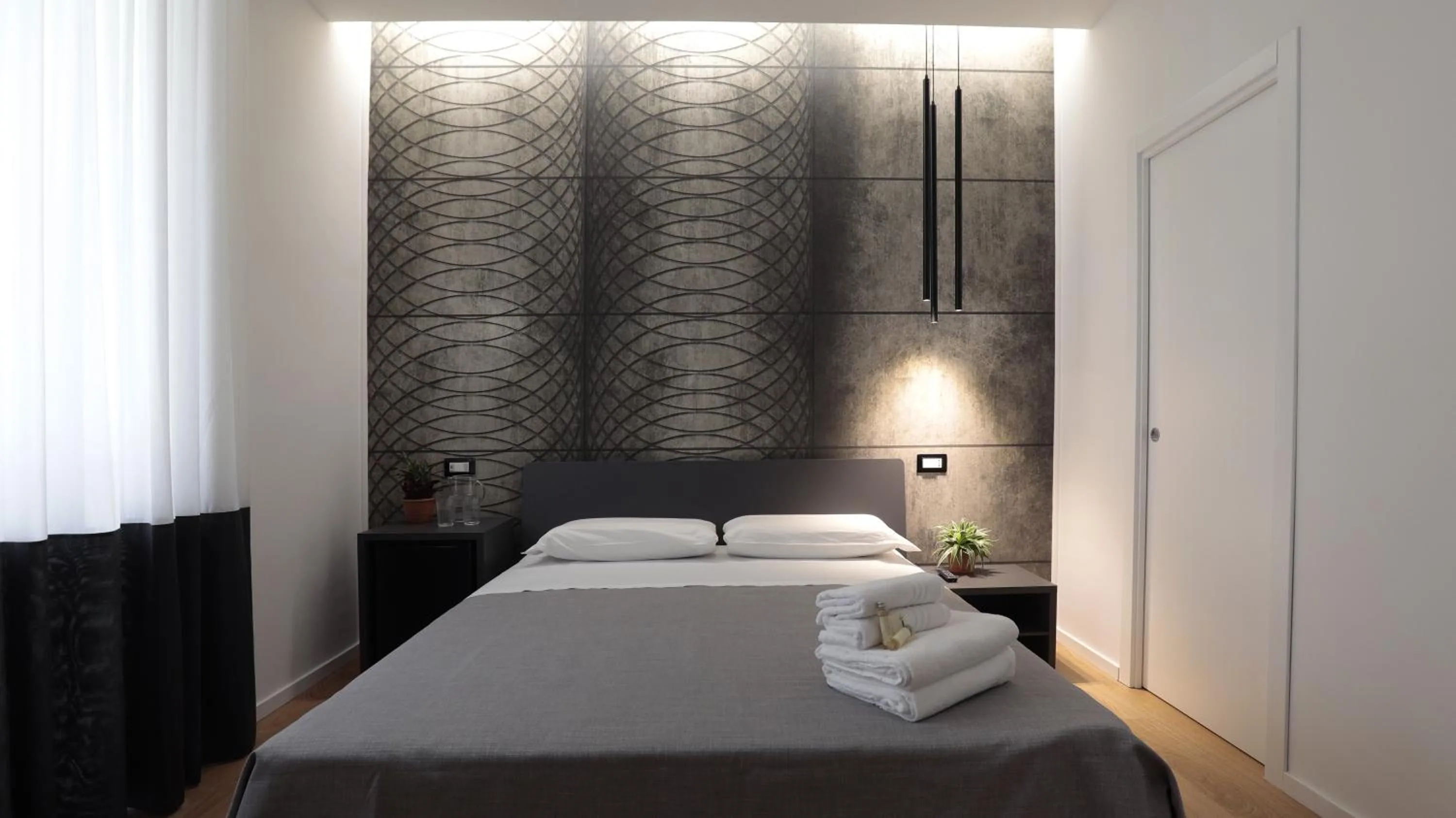 Bed in Suite Inn Rome