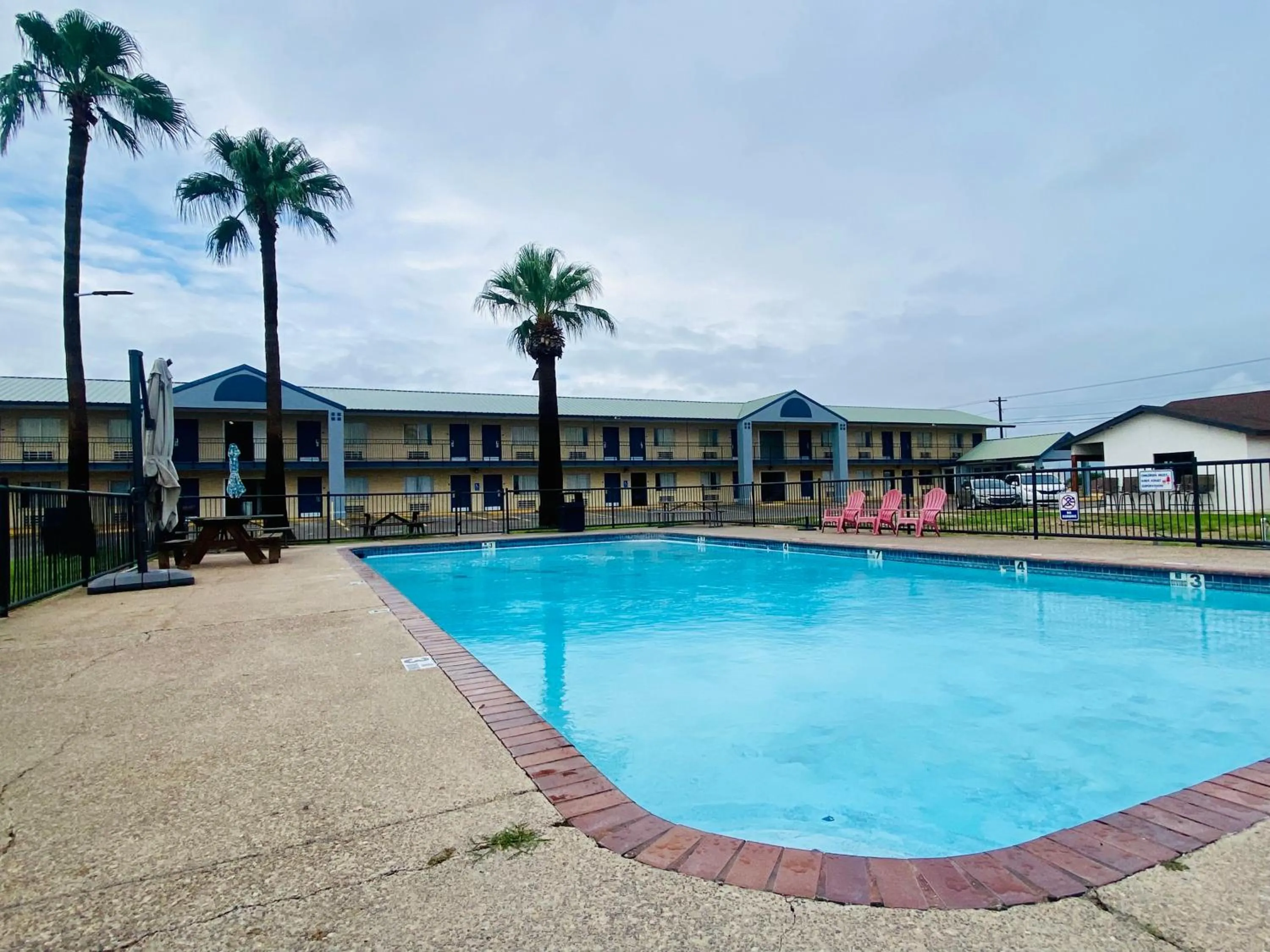 Swimming pool in Welcome Inn