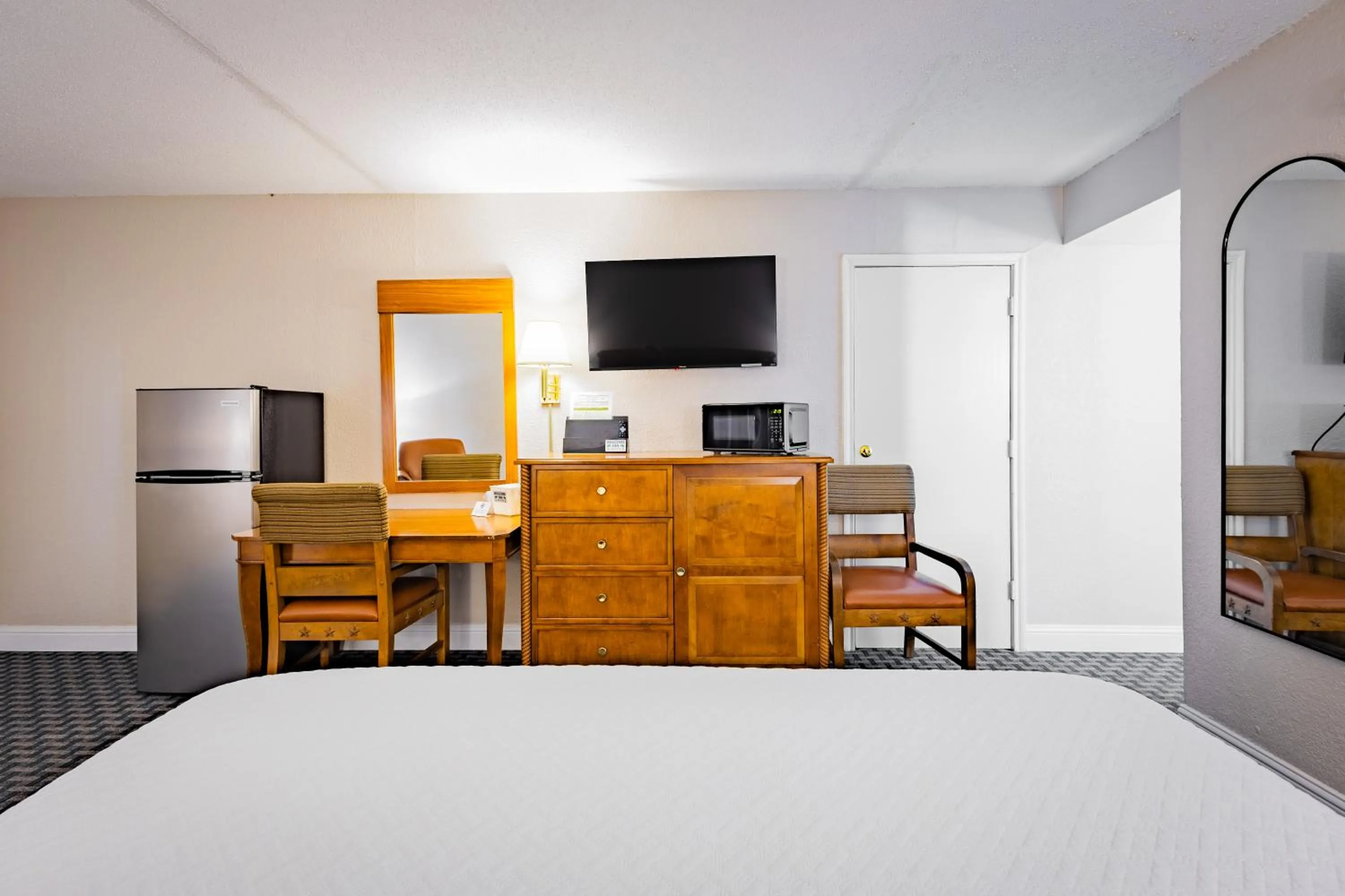 Bedroom, Bed in Welcome Inn