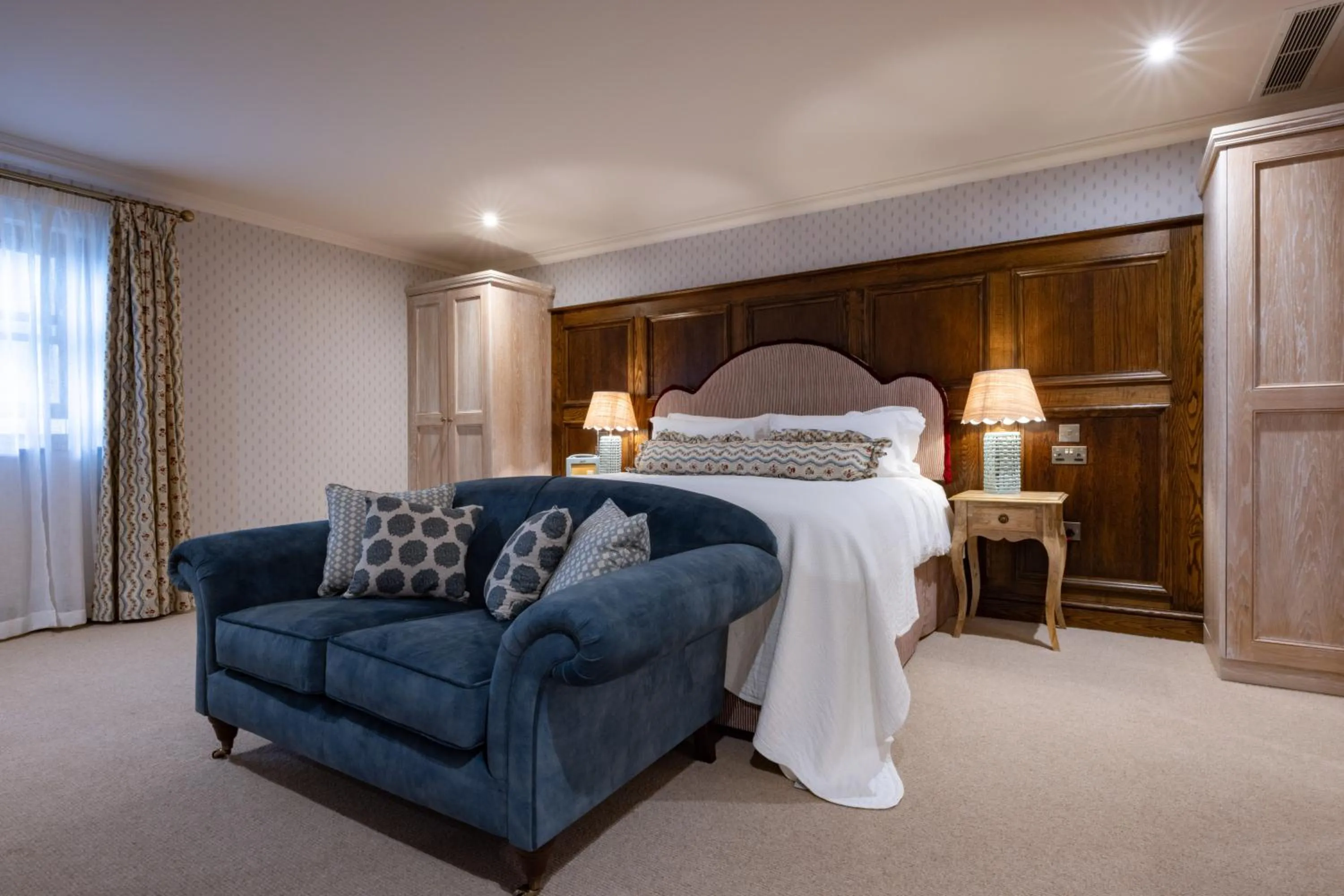 Bedroom, Bed in The White Hart - A Heartwood Inn