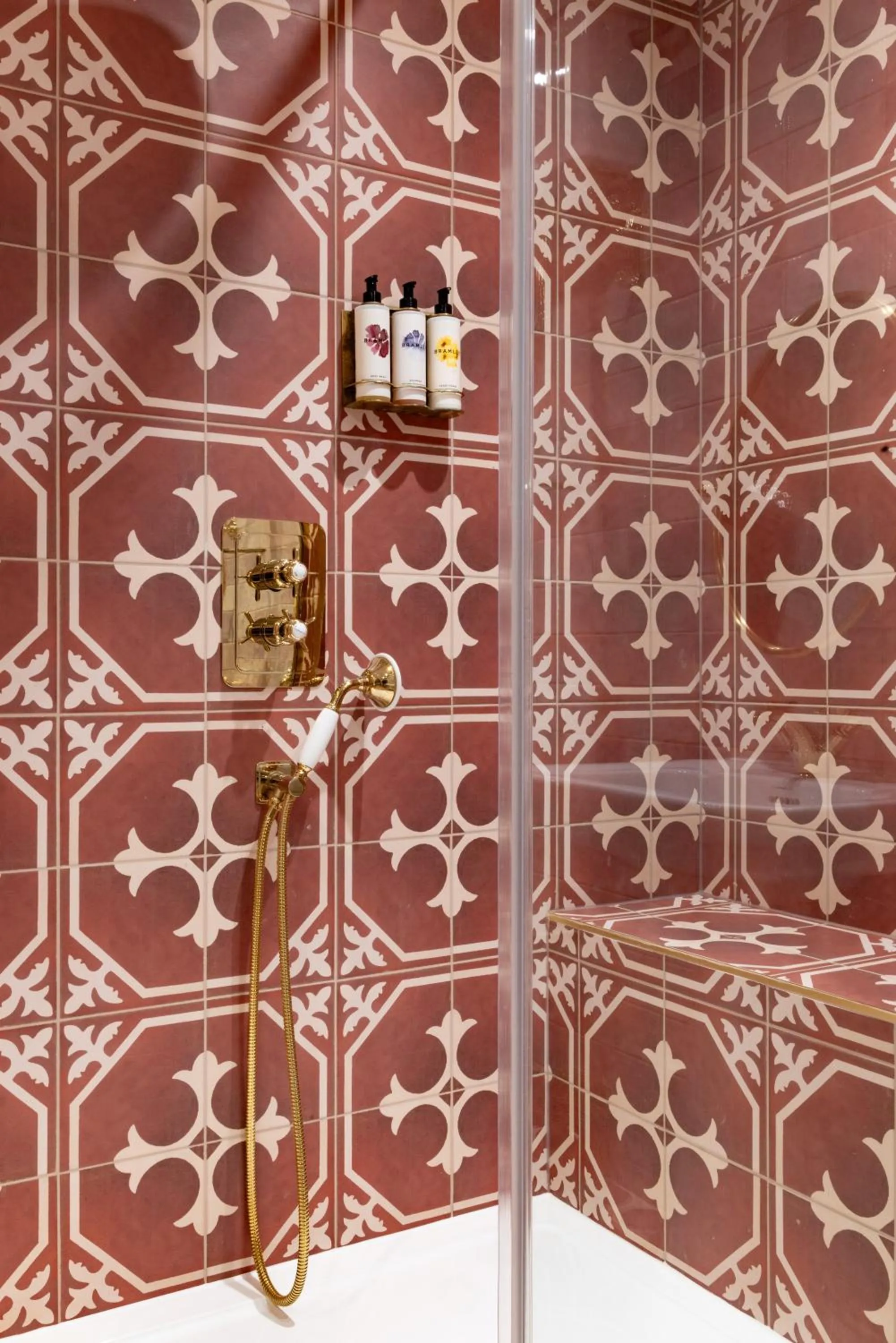 Shower in The White Hart - A Heartwood Inn