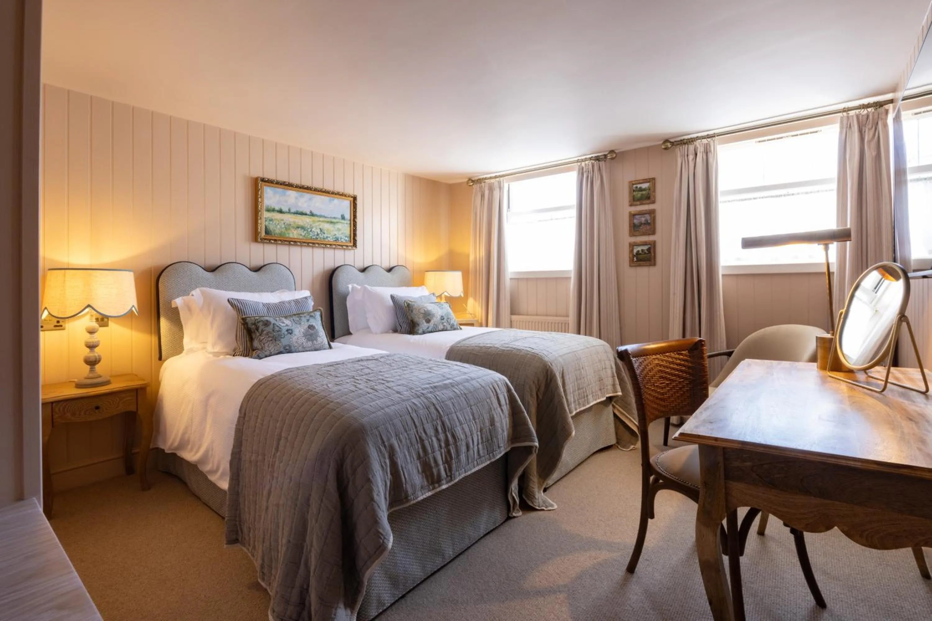 Photo of the whole room, Bed in The White Hart - A Heartwood Inn