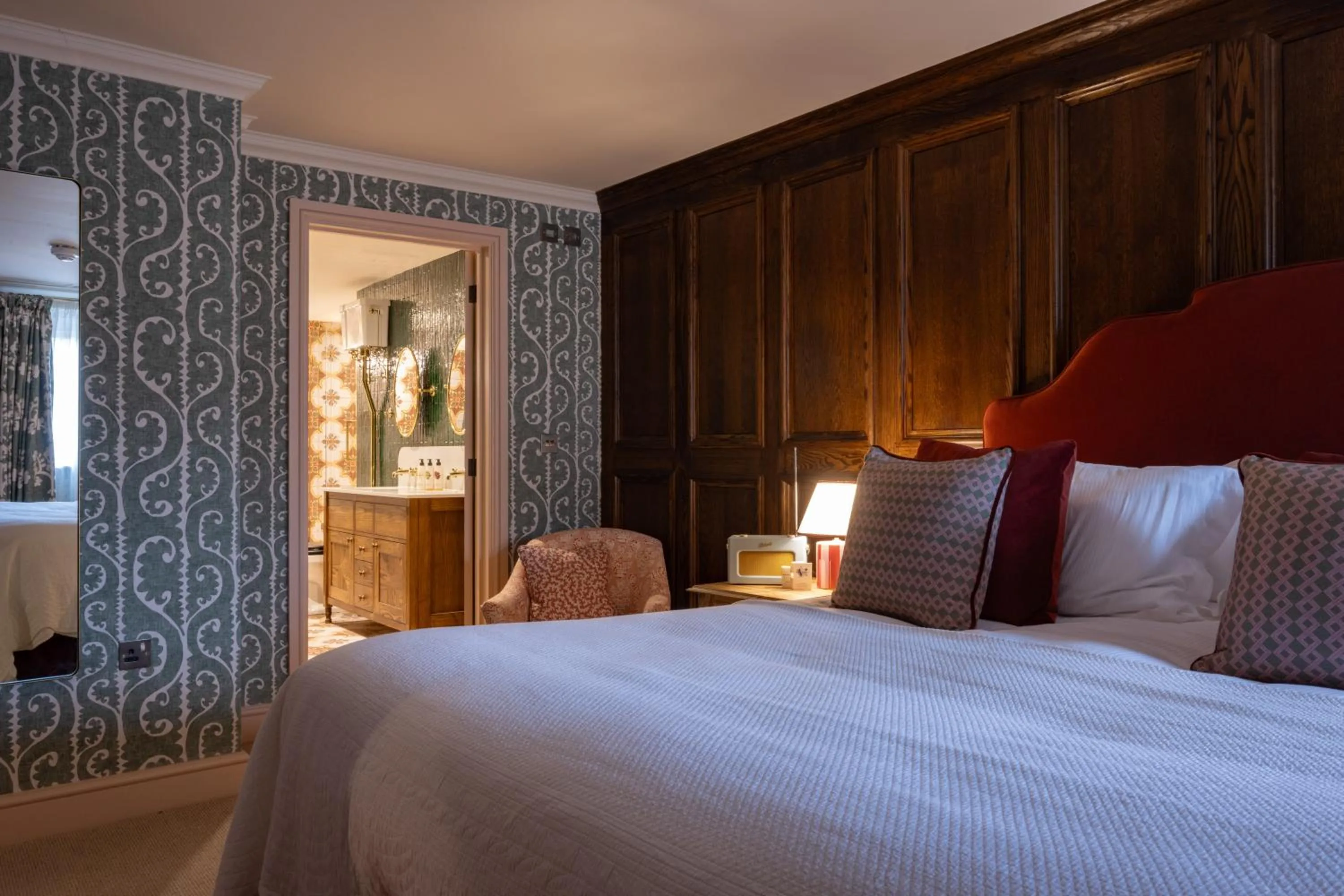 Bedroom, Bed in The White Hart - A Heartwood Inn