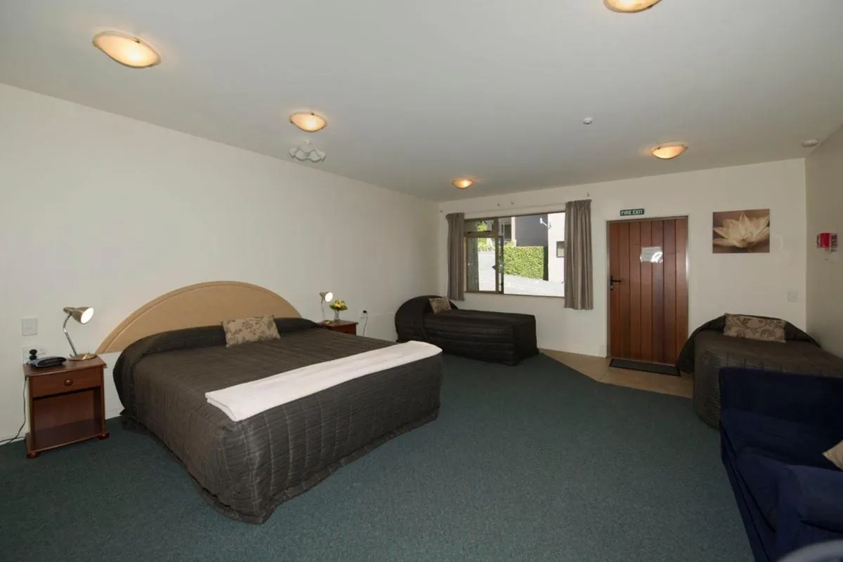 Day, Bed in Lake Point Motel