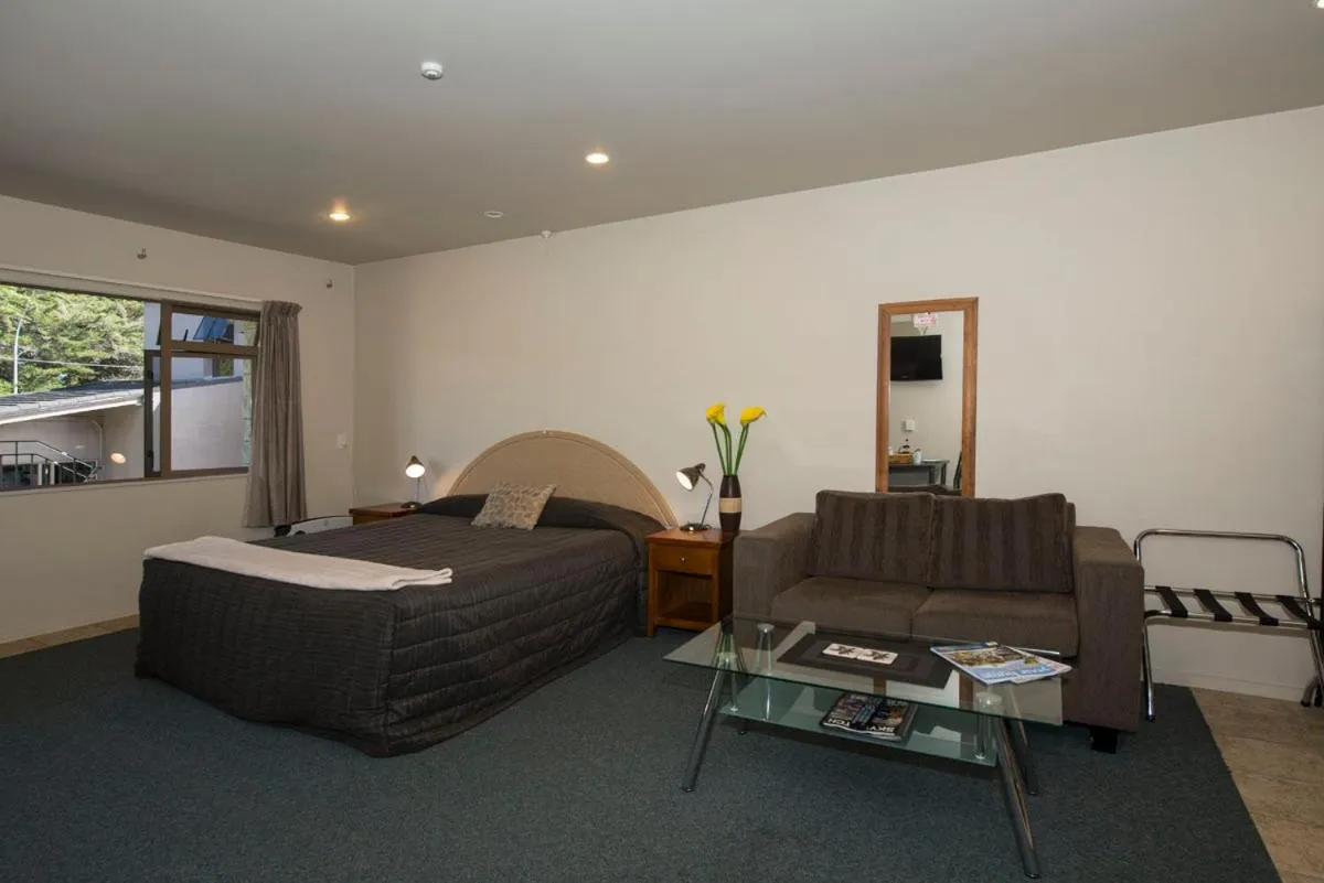 Day in Lake Point Motel