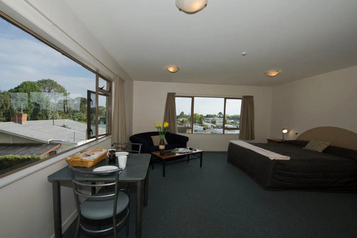 Day in Lake Point Motel