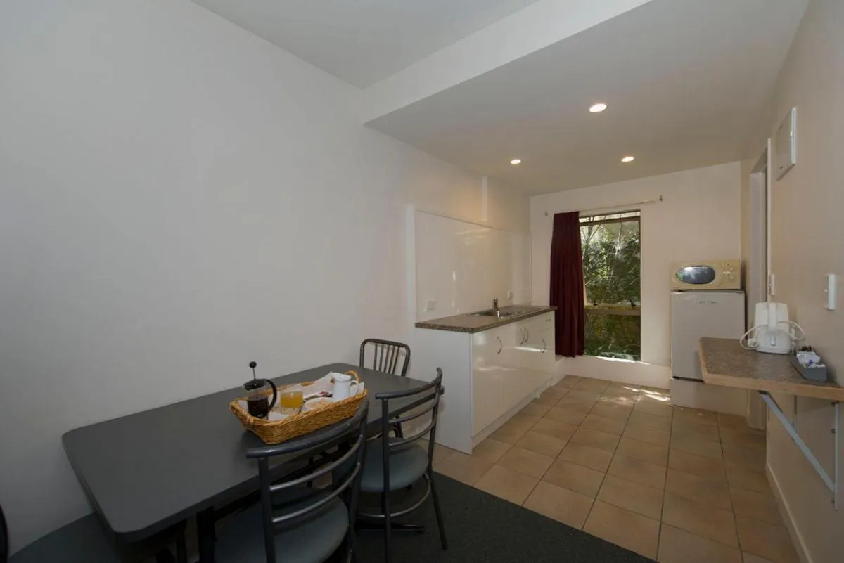 Day in Lake Point Motel