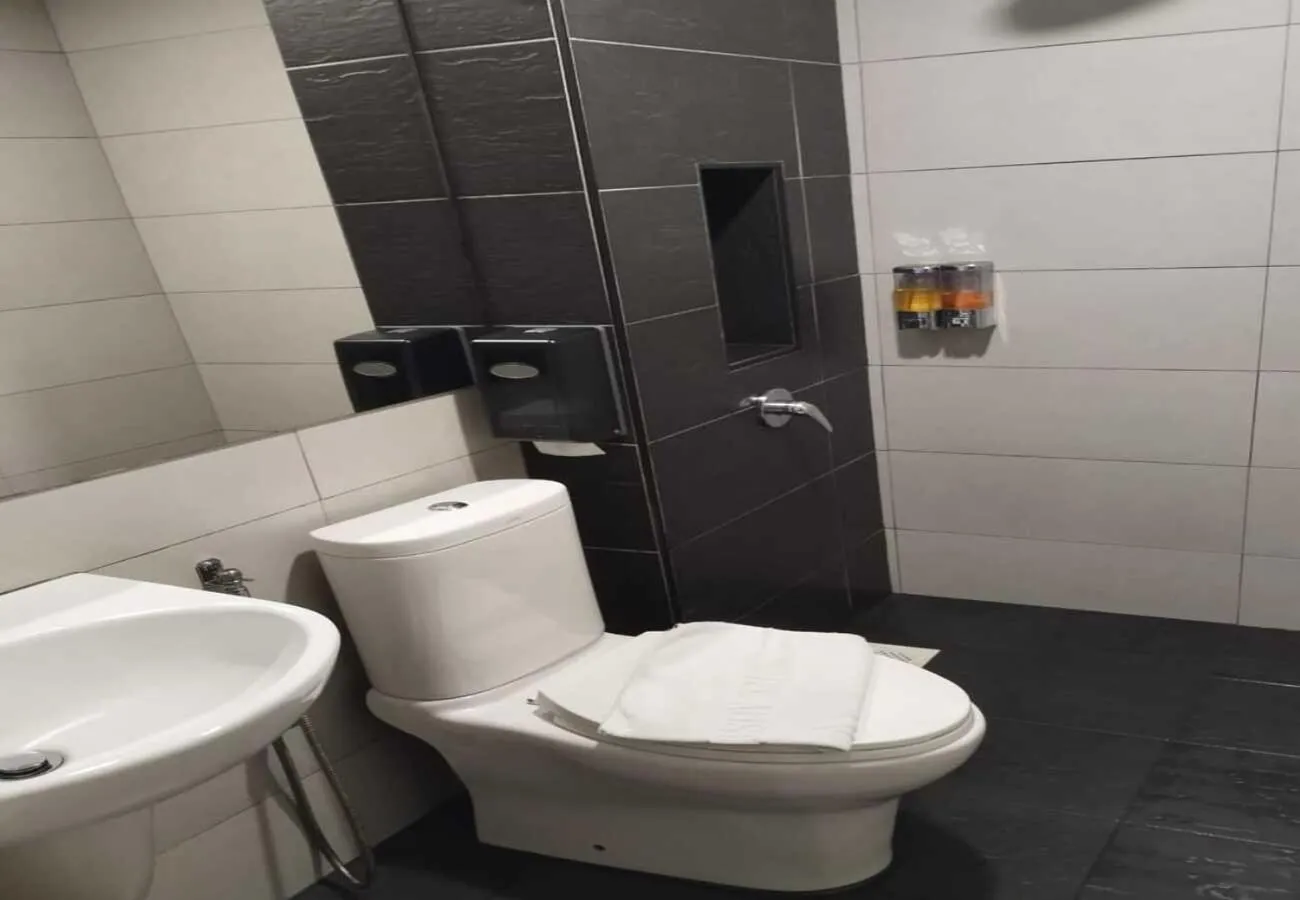 Shower in Hotel Austin Paradise