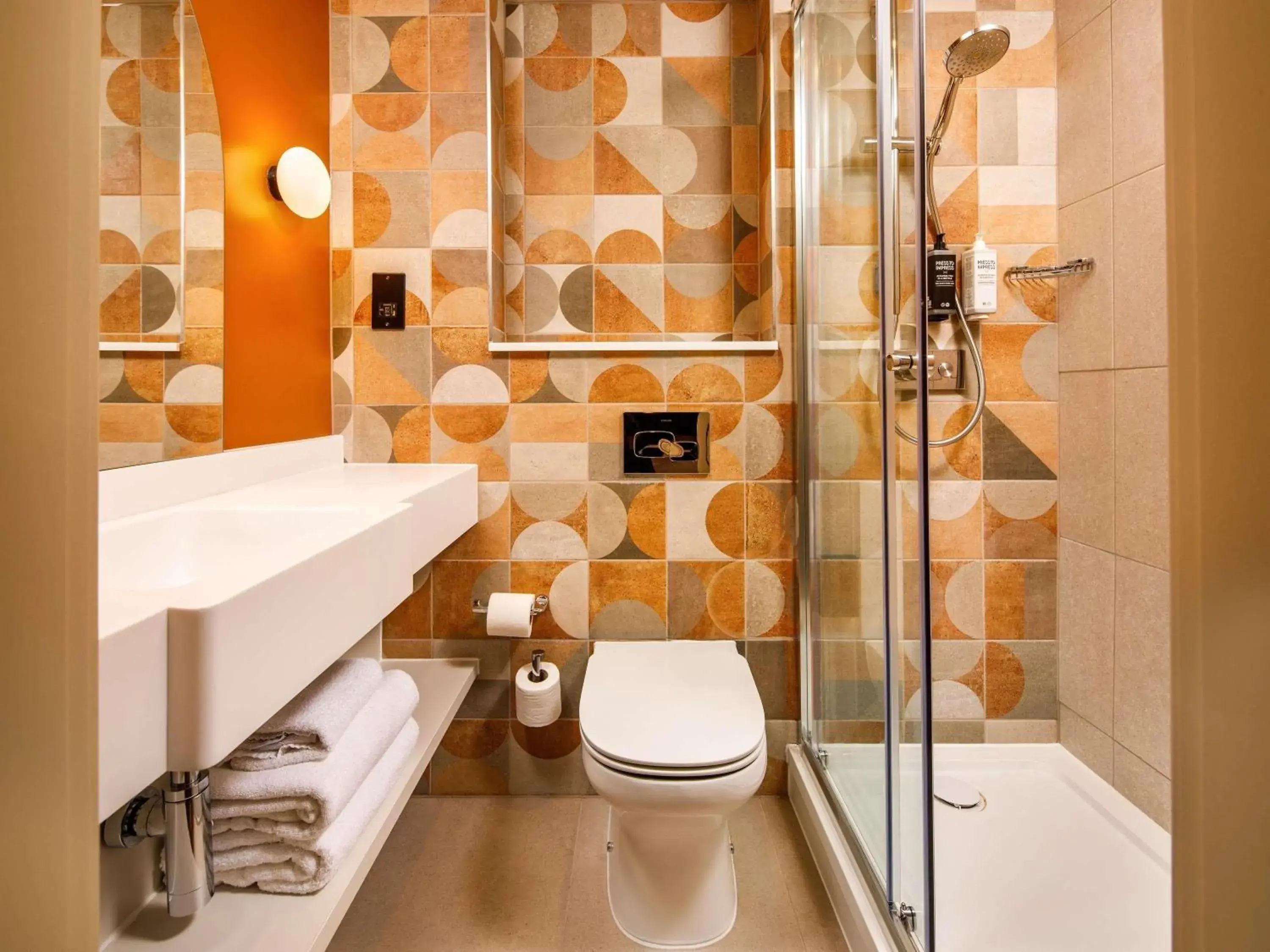 Twin Room in ibis Styles York Centre Twin Room in ibis Styles York Centre