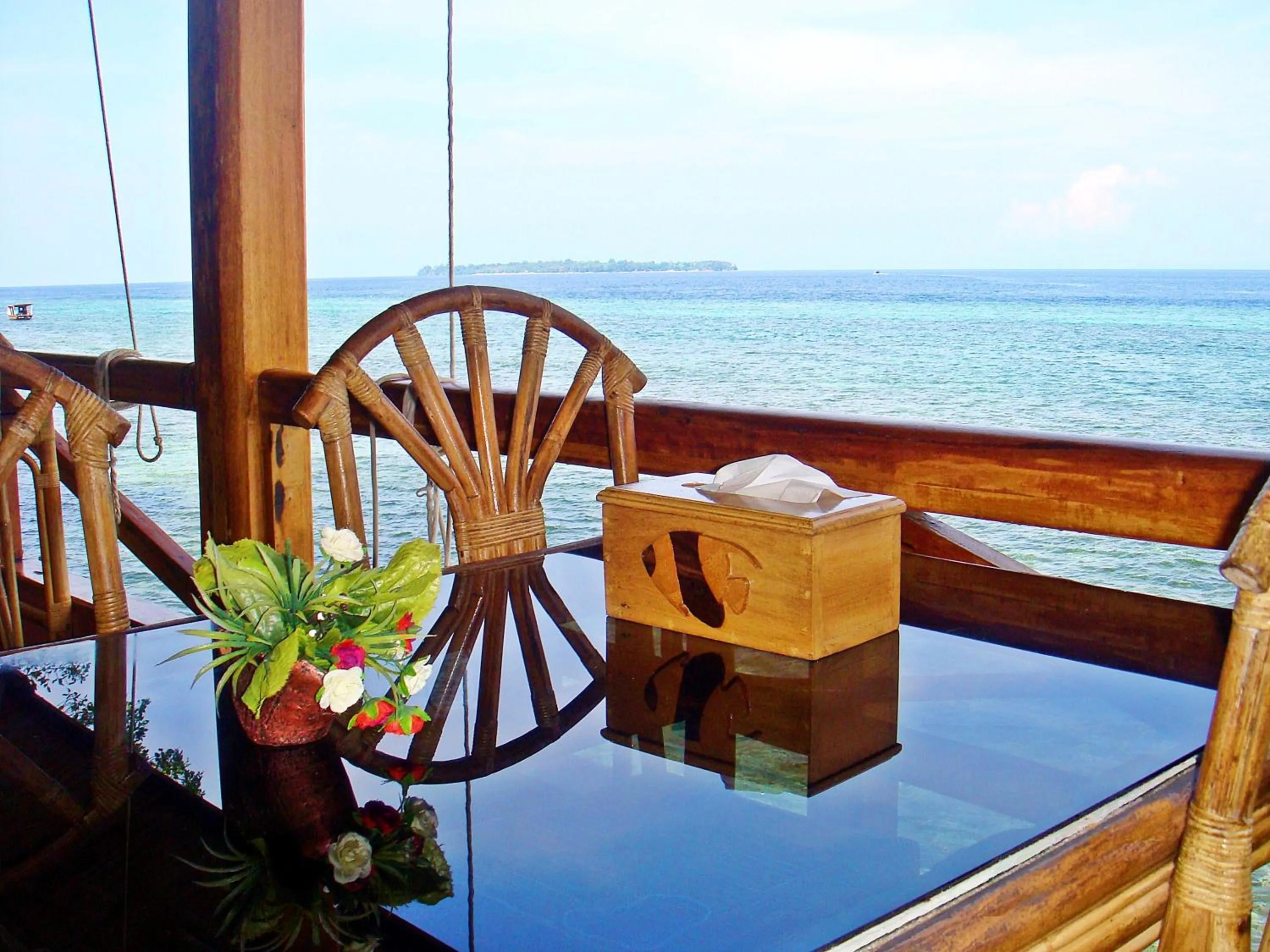 Restaurant/places to eat in Bunaken Divers Sea Breeze Resort