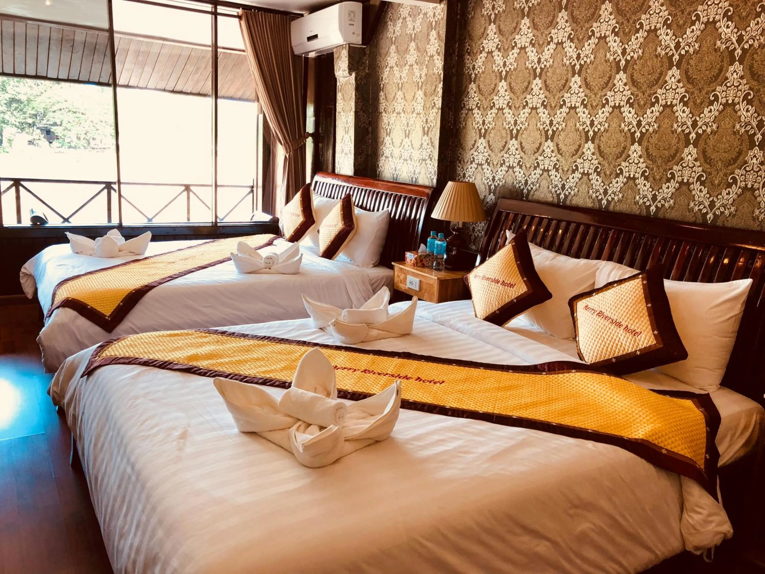 Photo of the whole room, Bed in Merry Riverside Hotel