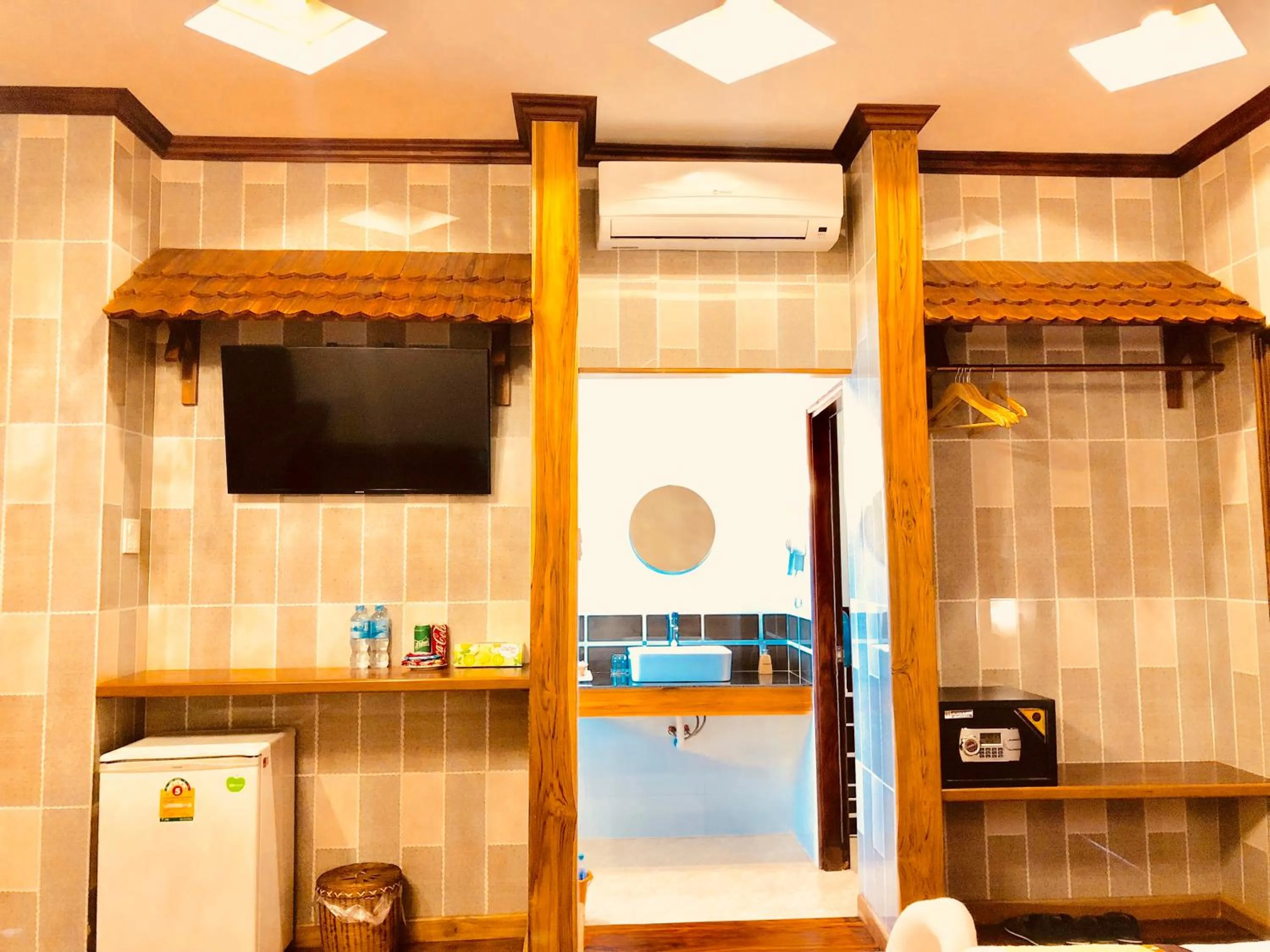 Decorative detail in Merry Riverside Hotel