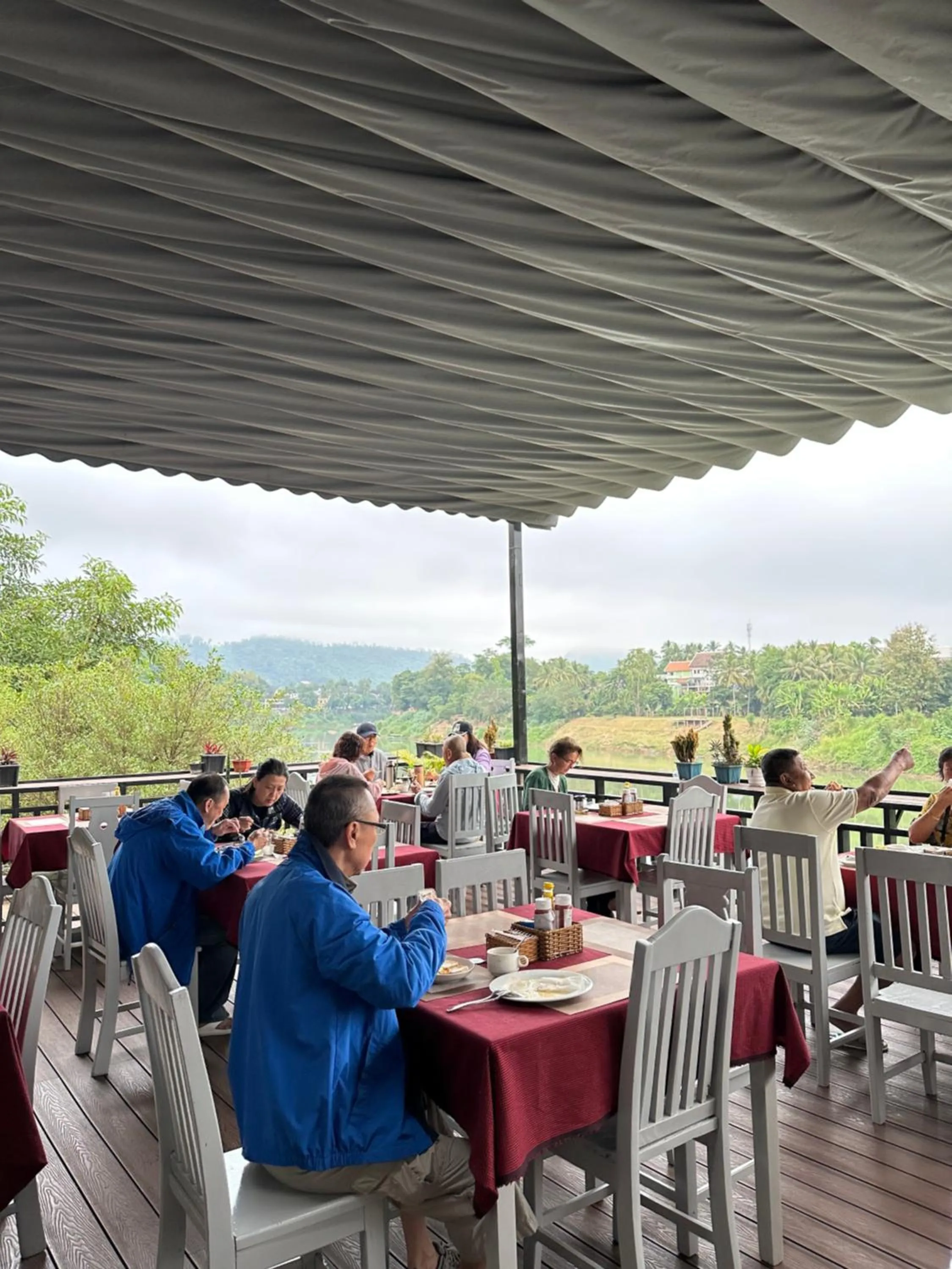 Merry Riverside Hotel