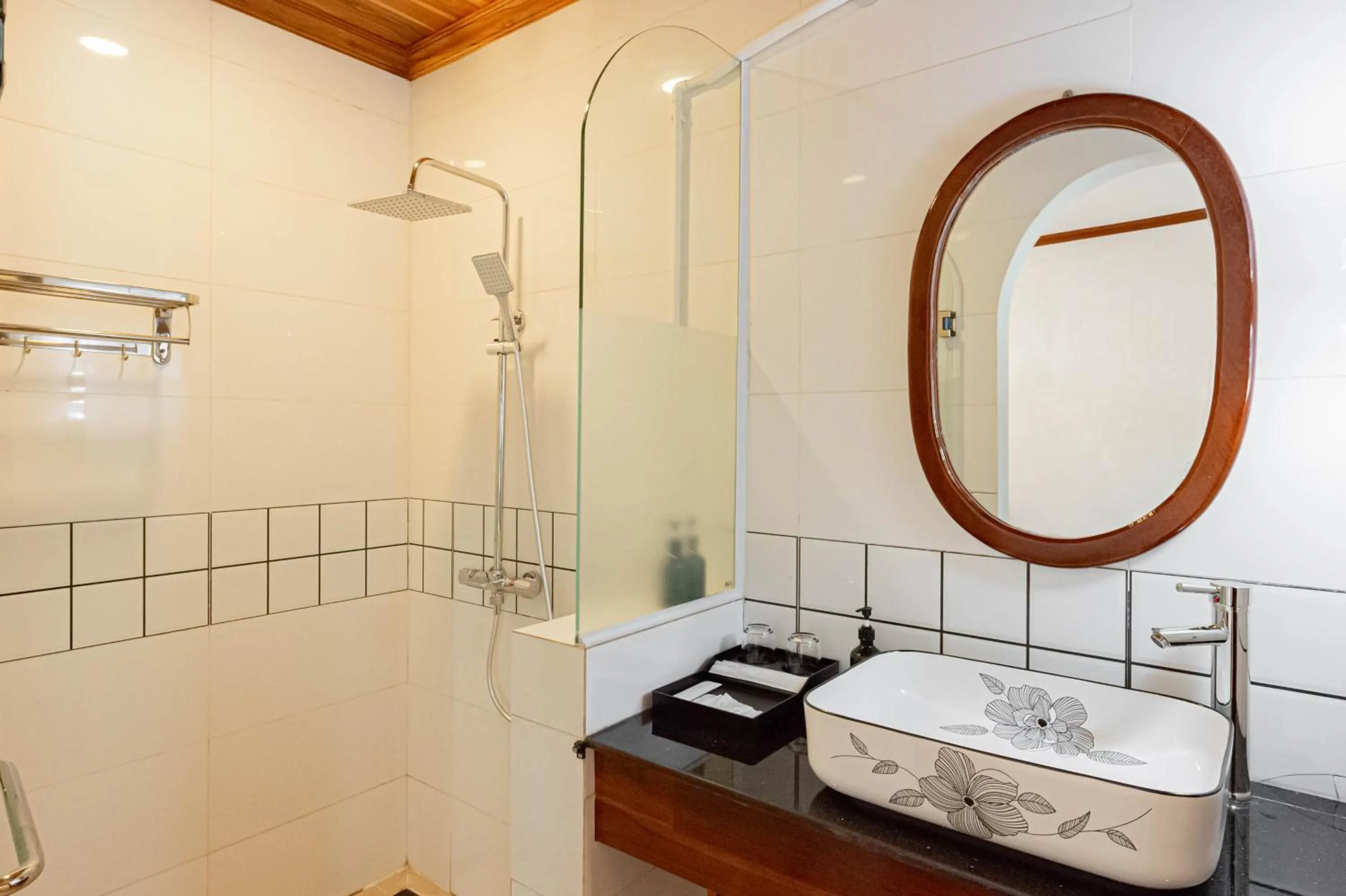 Merry Riverside Hotel