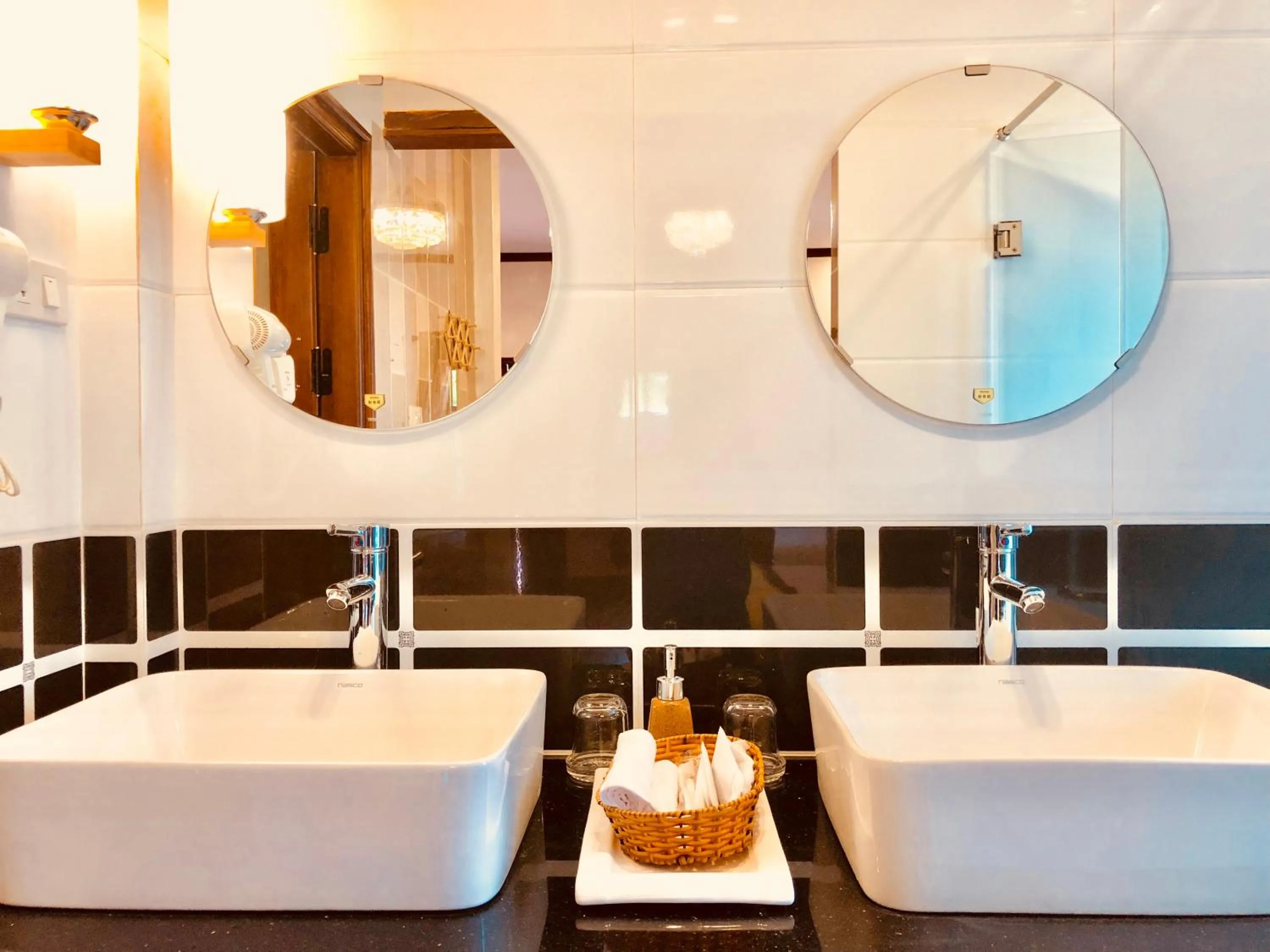 Shower in Merry Riverside Hotel