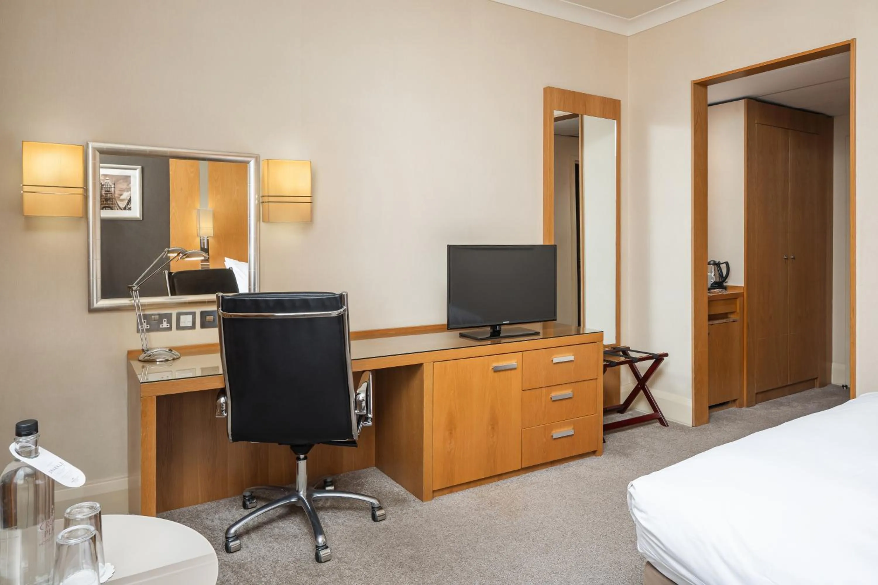 Bedroom, Bed in Crowne Plaza London Ealing by IHG